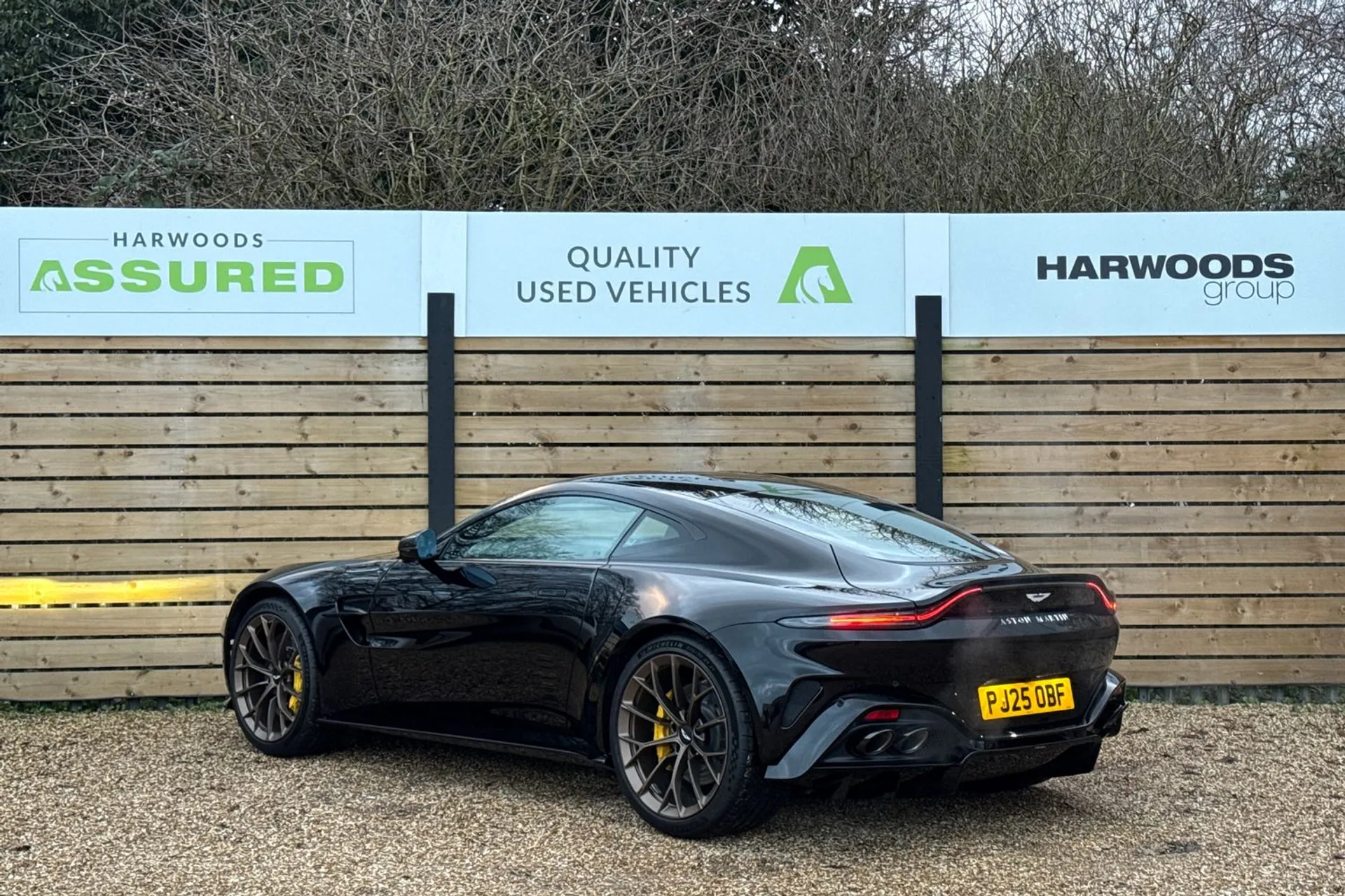 Aston Martin Vantage thumbnail image number 10