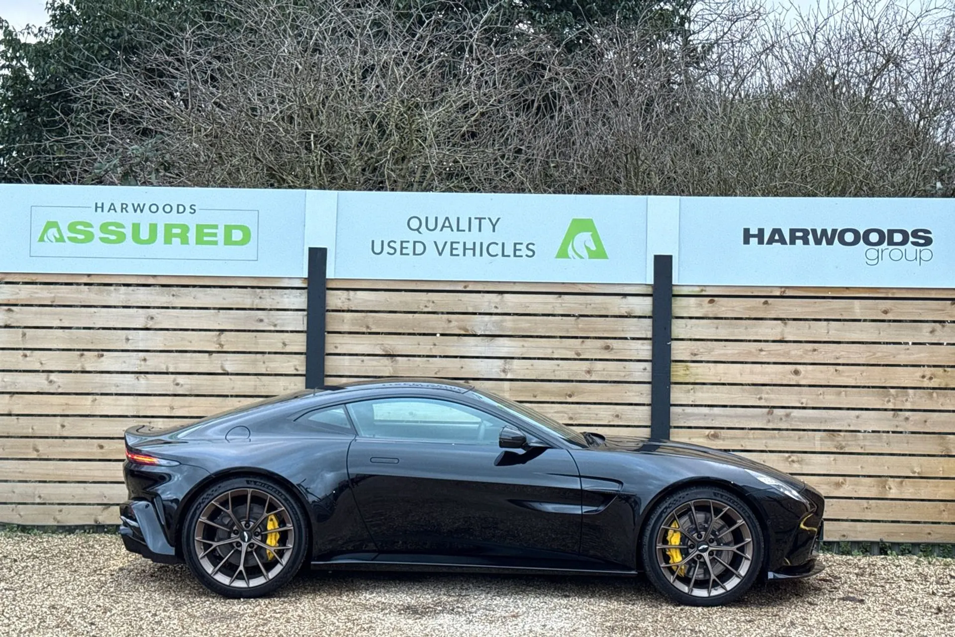 Aston Martin Vantage thumbnail image number 2