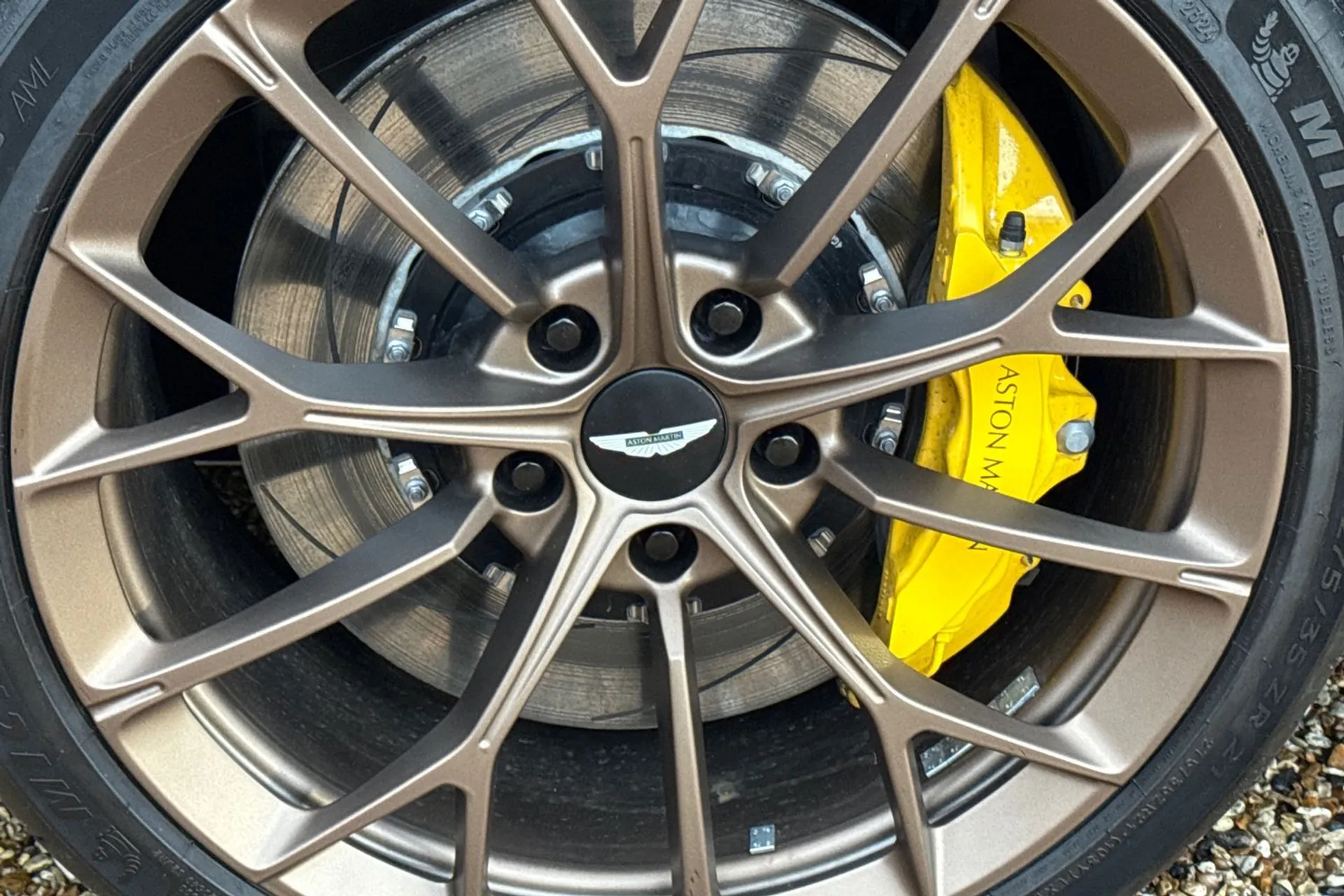 Aston Martin Vantage thumbnail image number 46