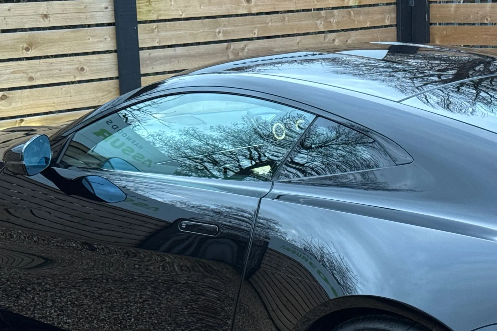 Aston Martin Vantage thumbnail image number 15