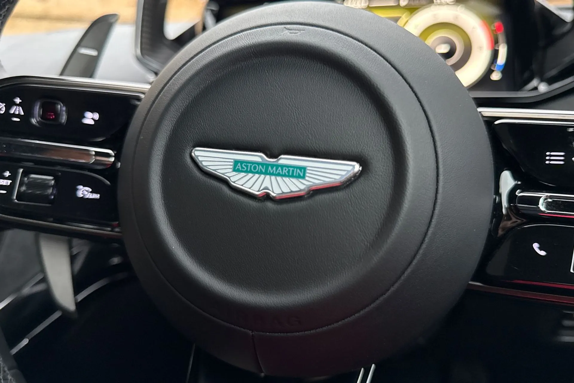 Aston Martin Vantage thumbnail image number 26