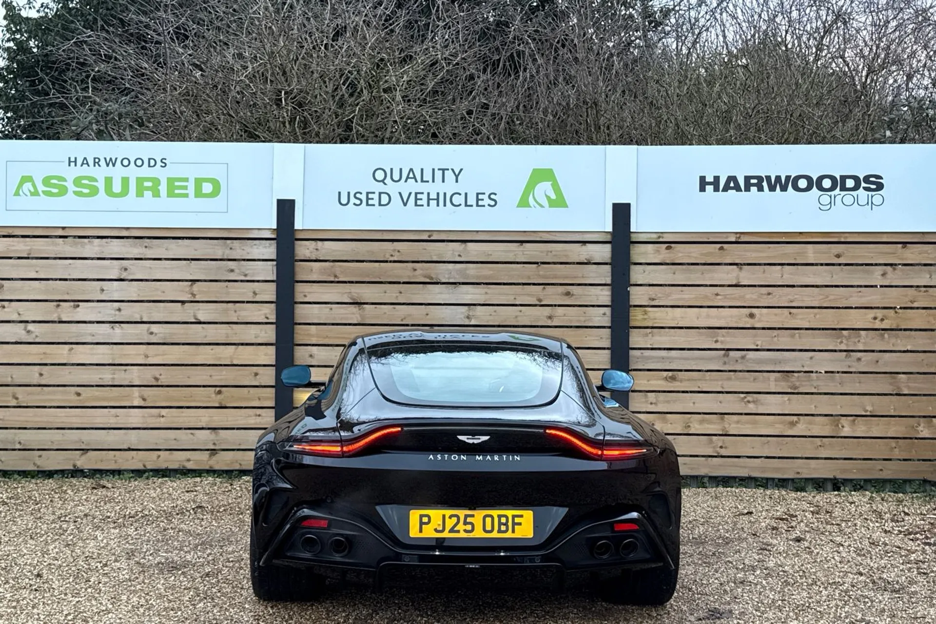 Aston Martin Vantage thumbnail image number 9