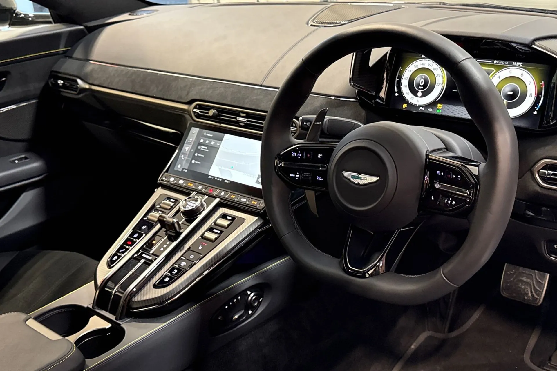 Aston Martin Vantage thumbnail image number 3