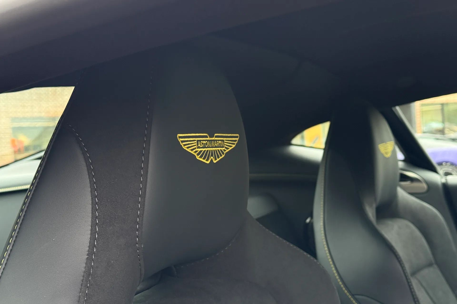 Aston Martin Vantage thumbnail image number 19