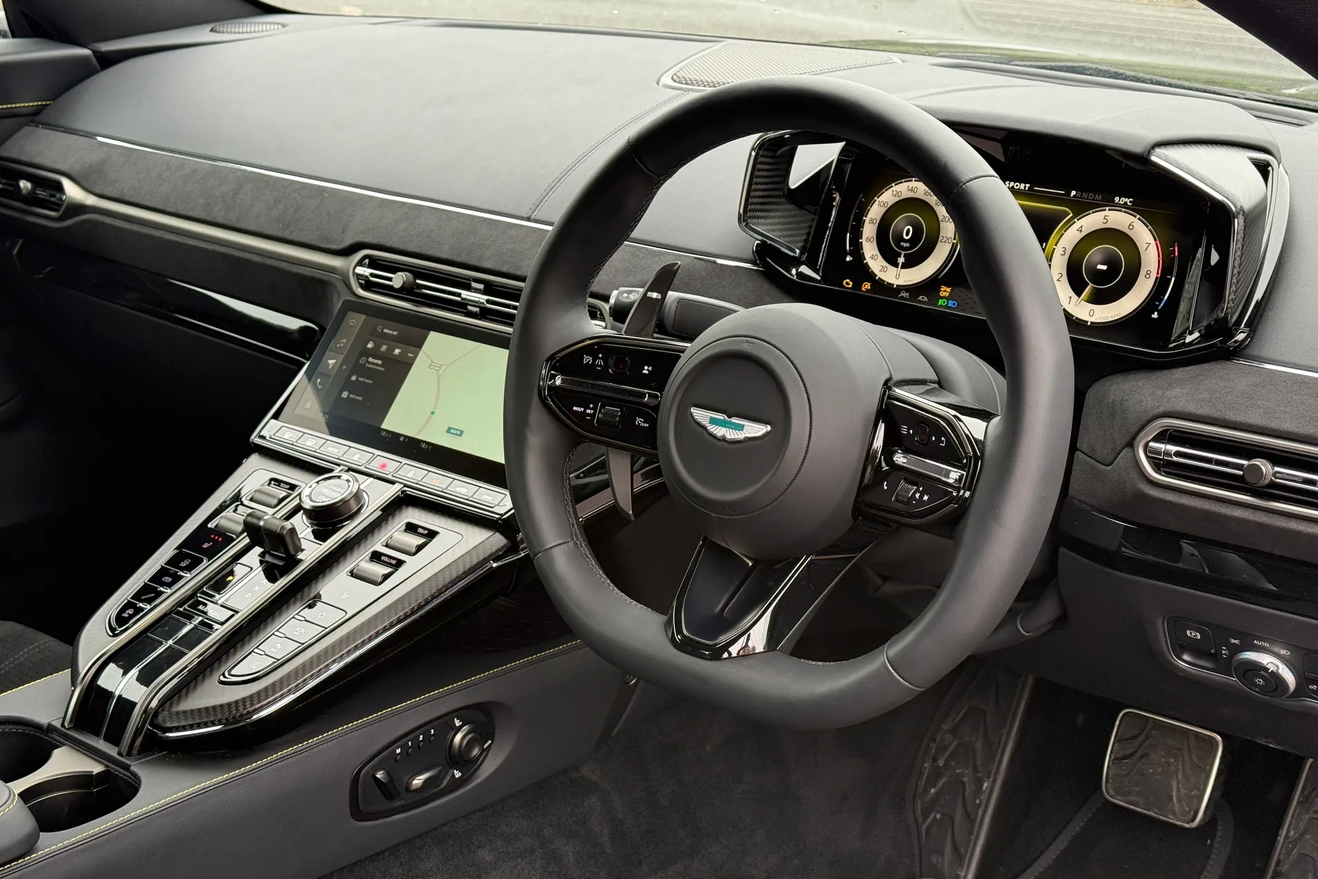 Aston Martin Vantage thumbnail image number 15