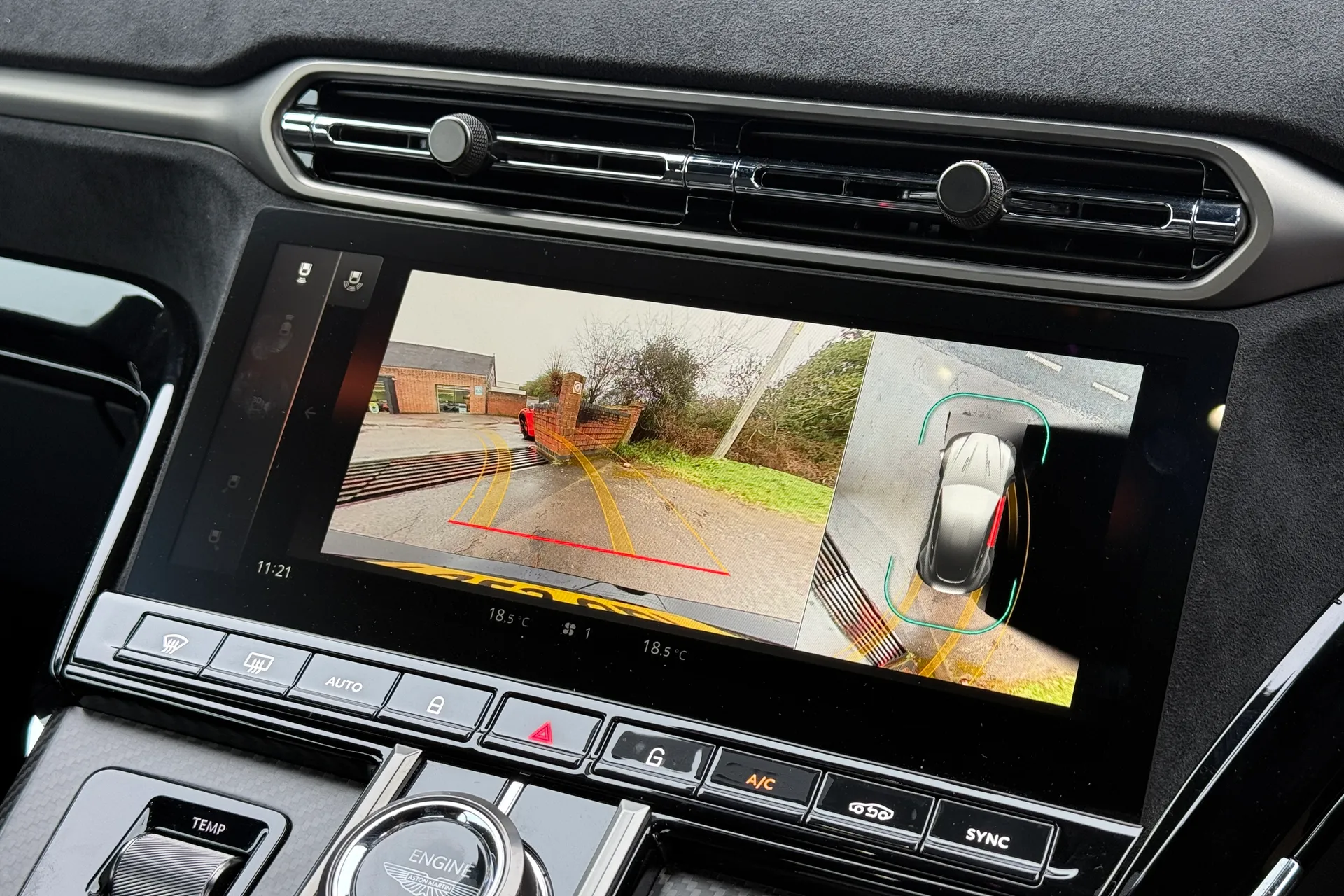 Aston Martin Vantage thumbnail image number 14