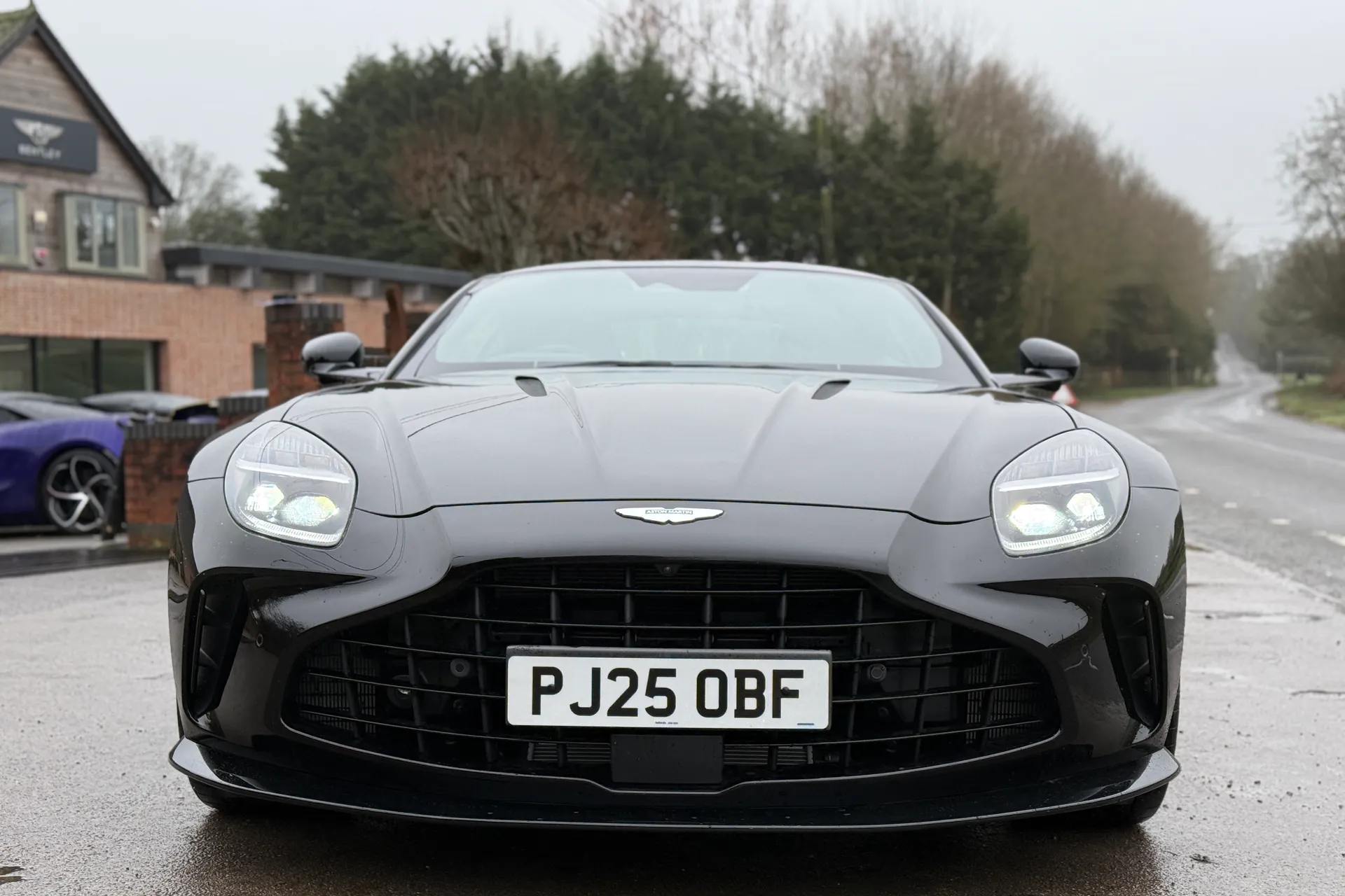 Aston Martin Vantage thumbnail image number 33