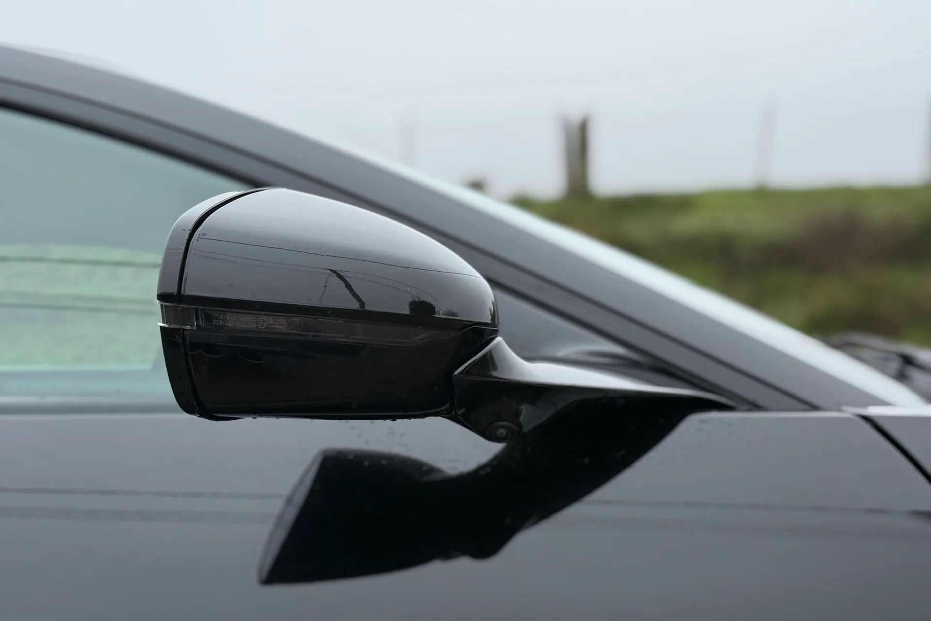 Aston Martin Vantage thumbnail image number 35