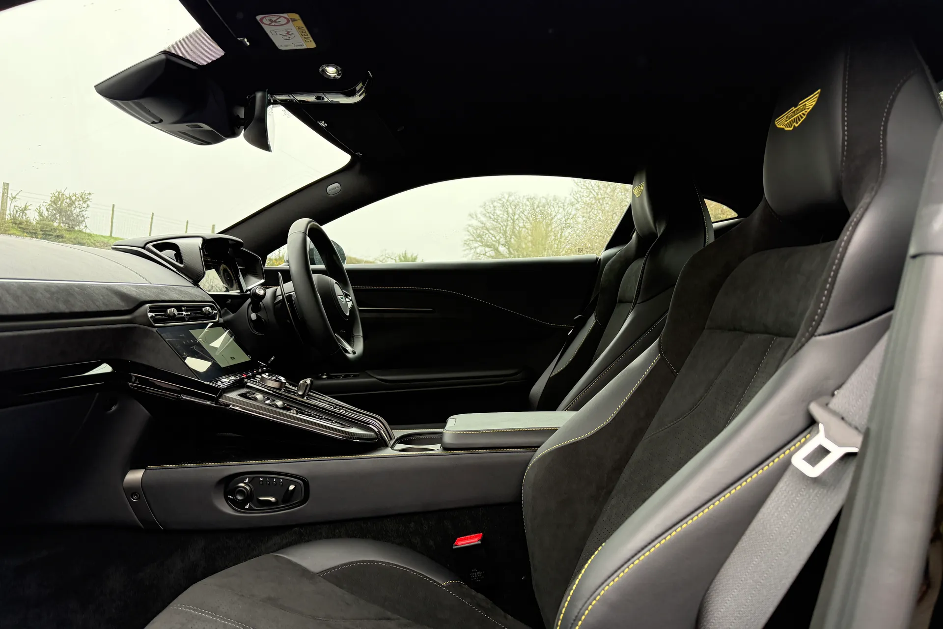 Aston Martin Vantage thumbnail image number 22