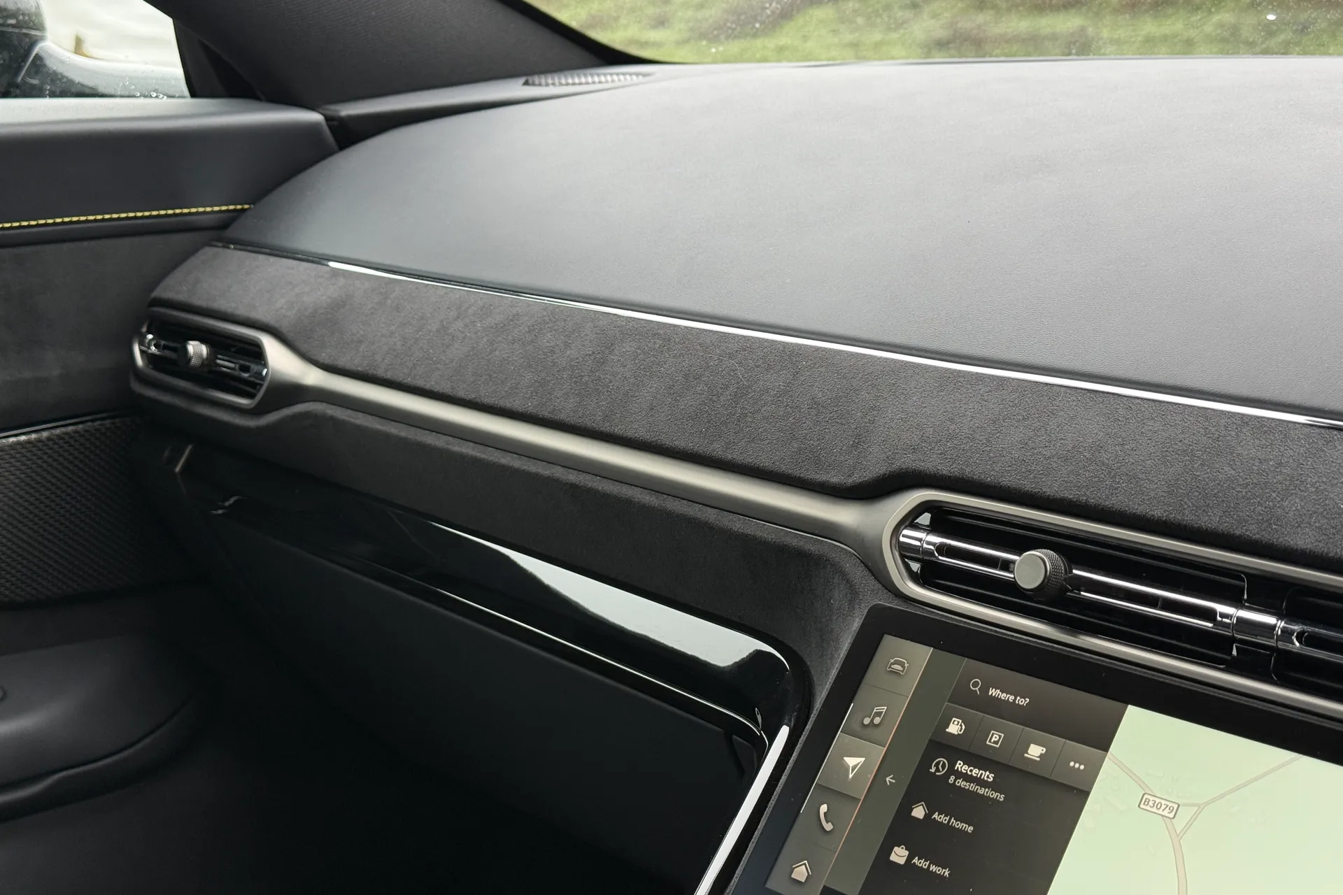 Aston Martin Vantage thumbnail image number 10