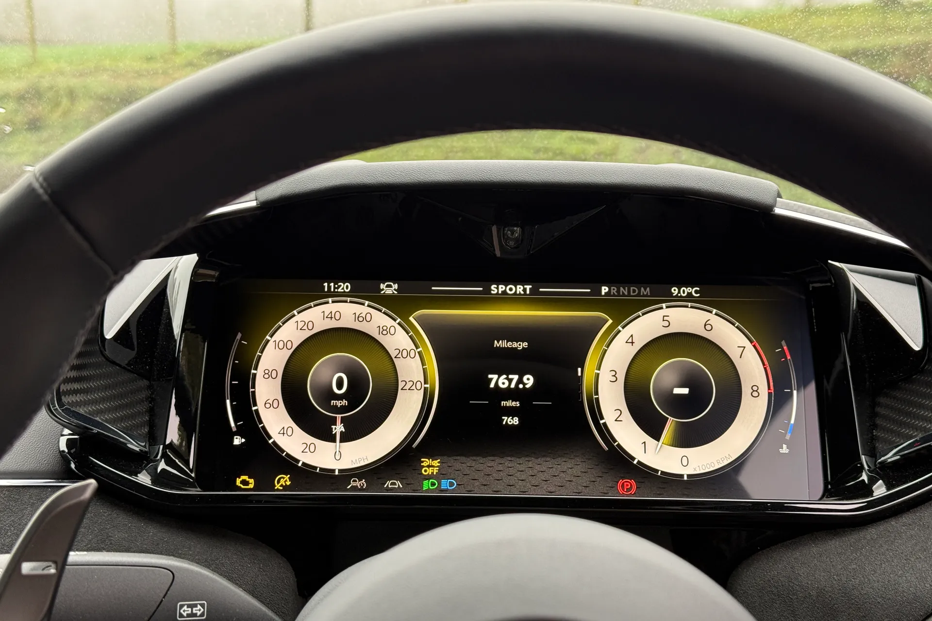 Aston Martin Vantage thumbnail image number 7