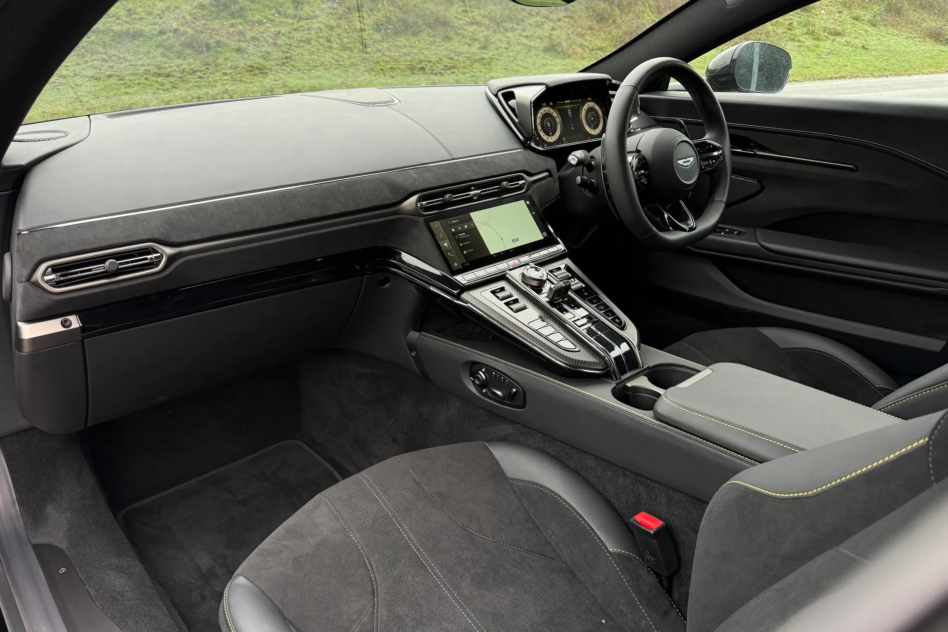 Aston Martin Vantage thumbnail image number 21