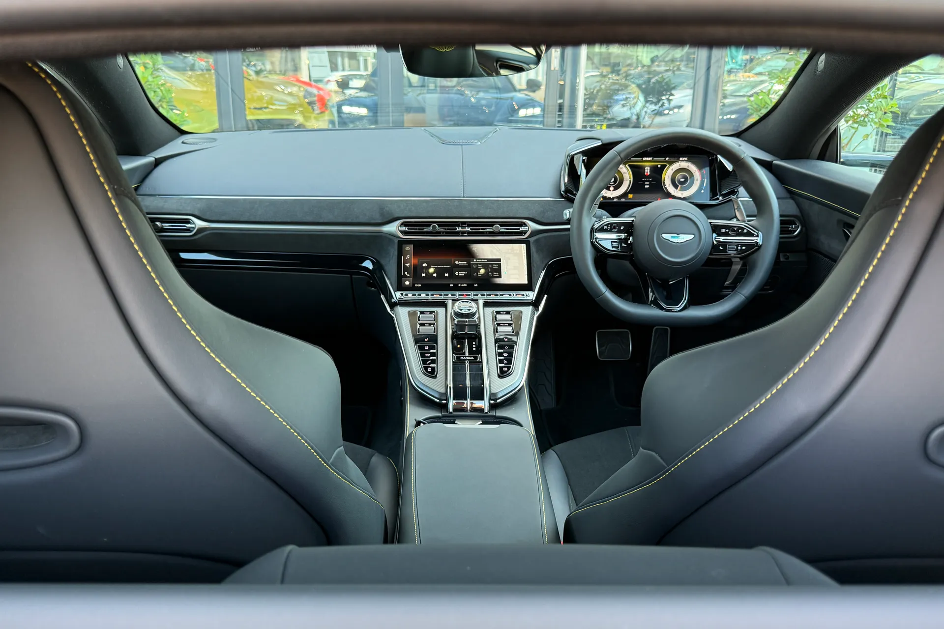 Aston Martin Vantage thumbnail image number 19