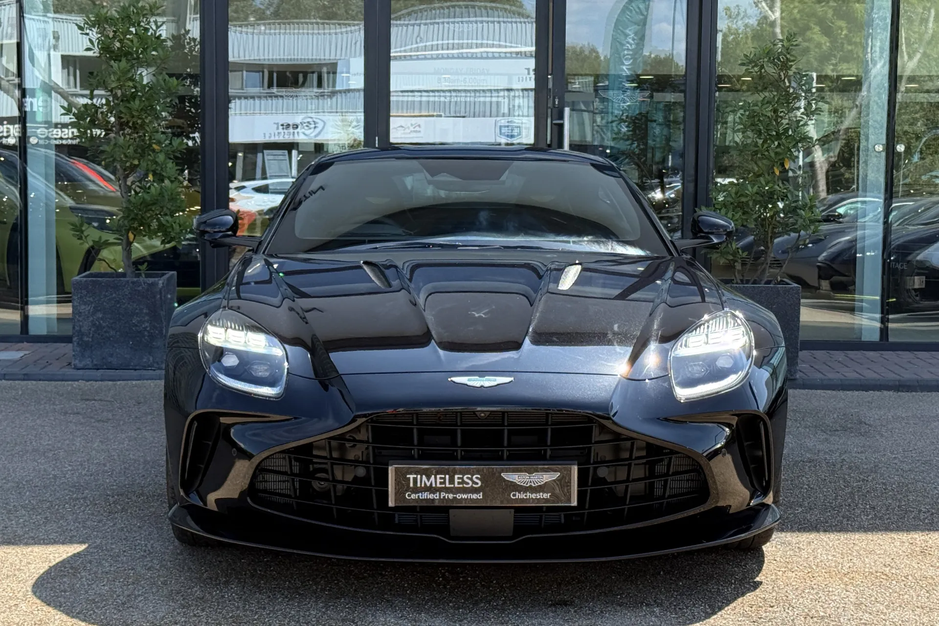 Aston Martin Vantage thumbnail image number 46