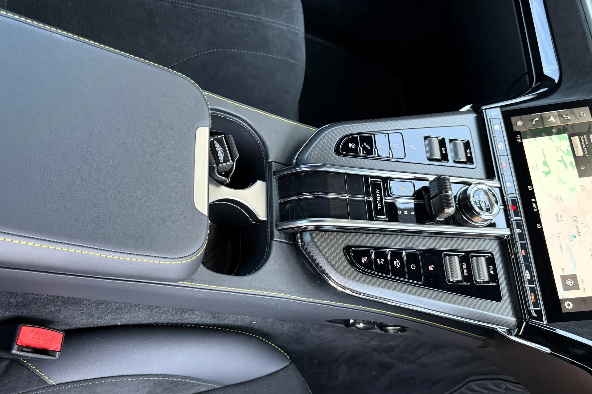 Aston Martin Vantage thumbnail image number 45