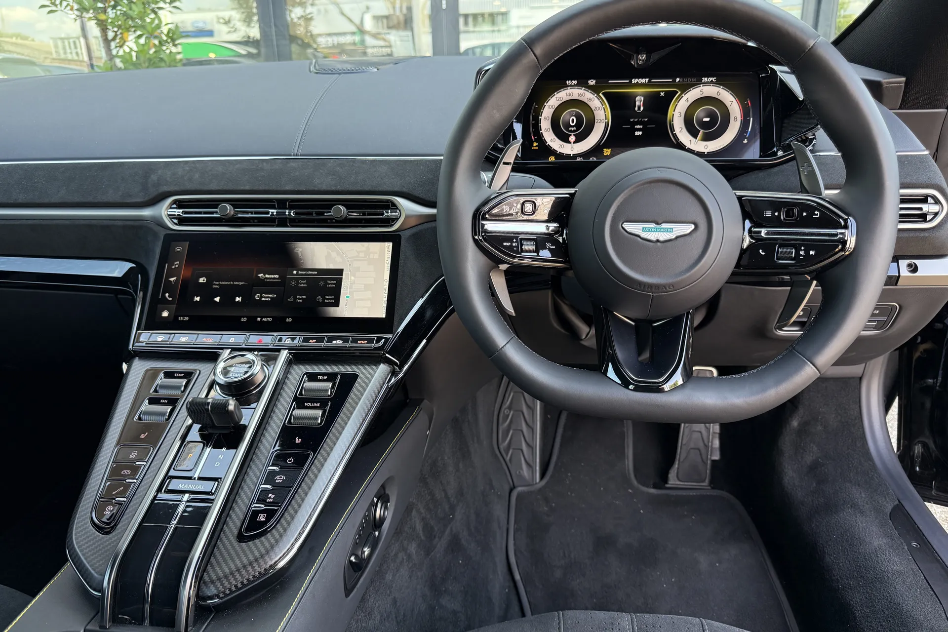 Aston Martin Vantage thumbnail image number 24