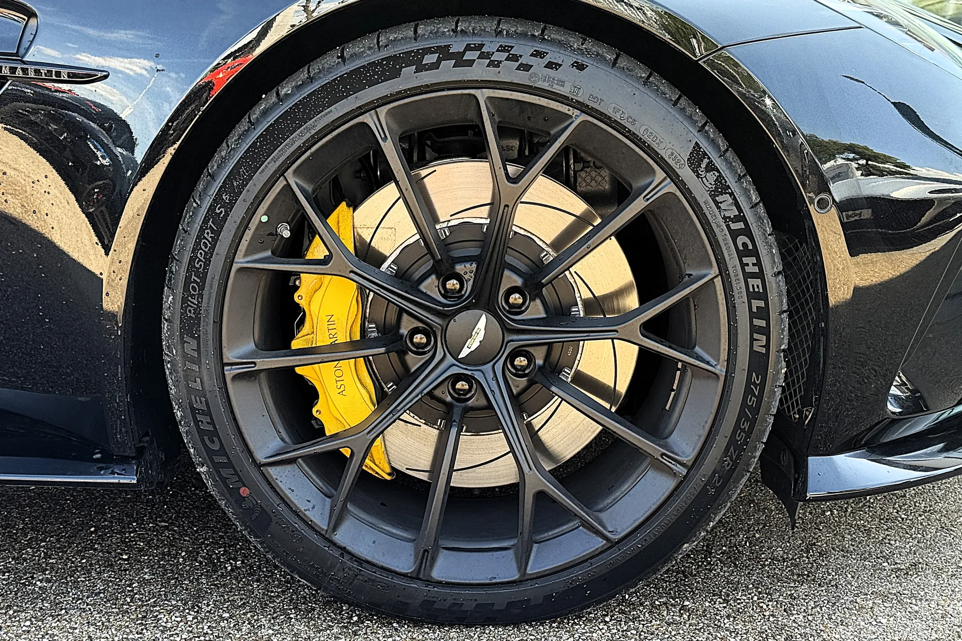 Aston Martin Vantage thumbnail image number 4