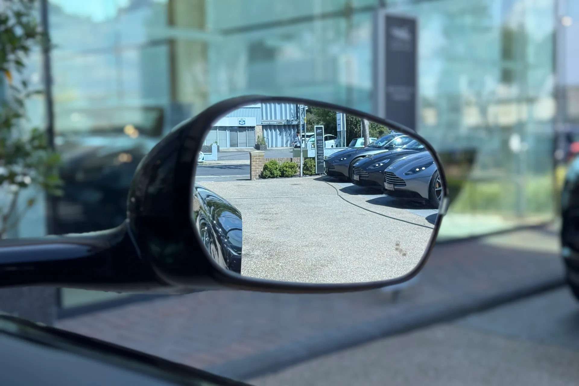 Aston Martin Vantage thumbnail image number 42
