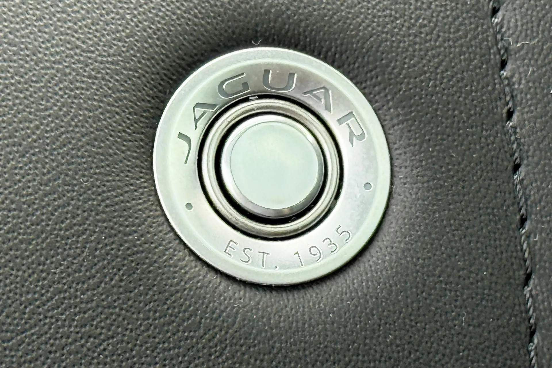 Jaguar F-TYPE thumbnail image number 25