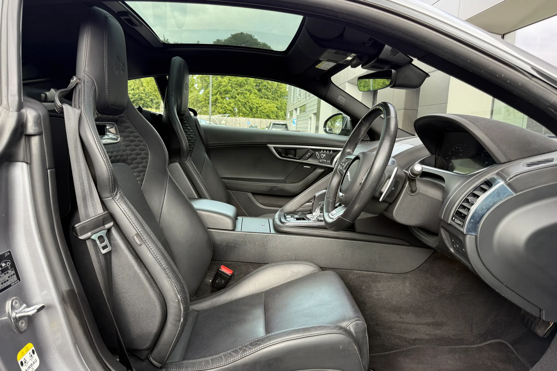 Jaguar F-TYPE thumbnail image number 19