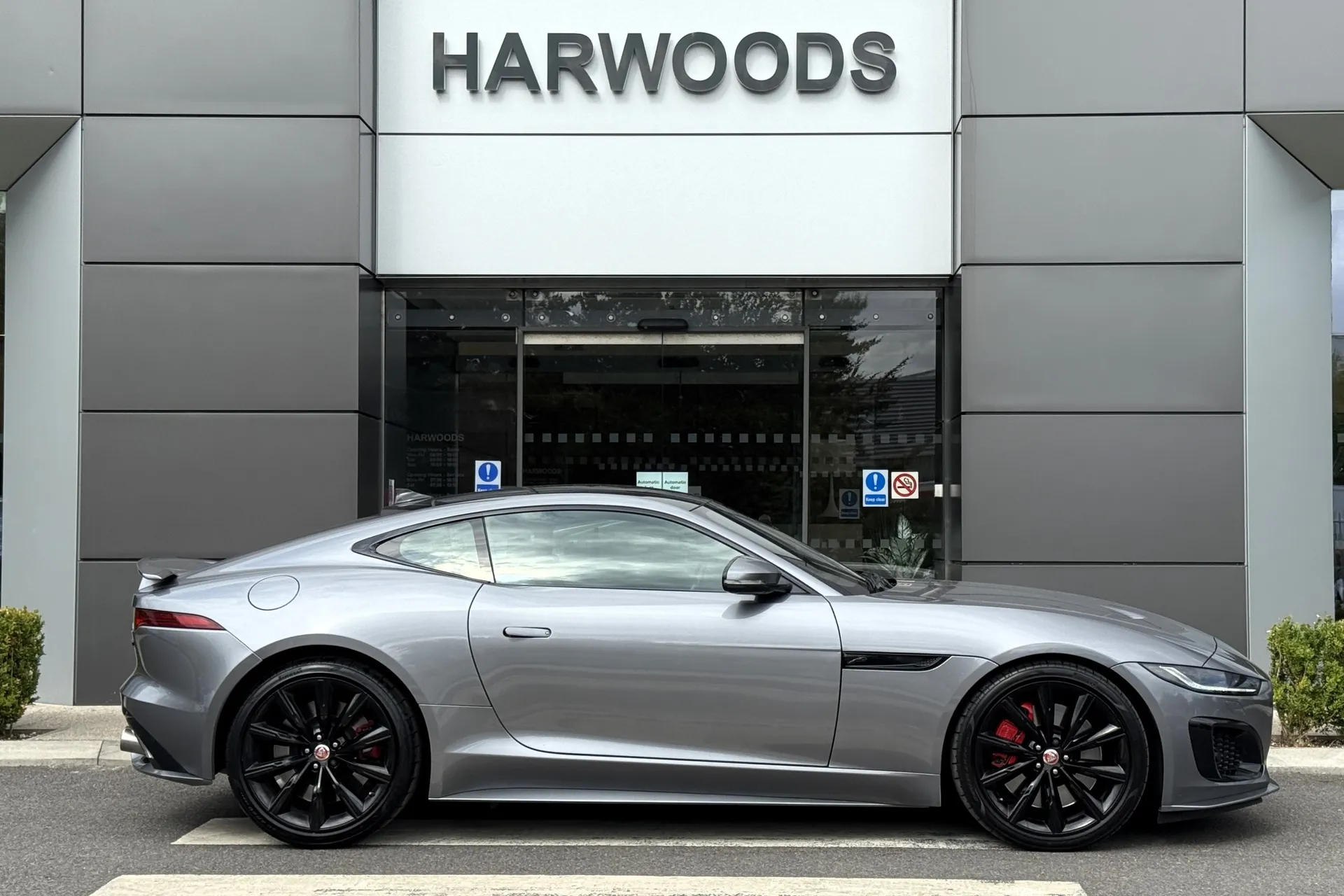 Jaguar F-TYPE thumbnail image number 2