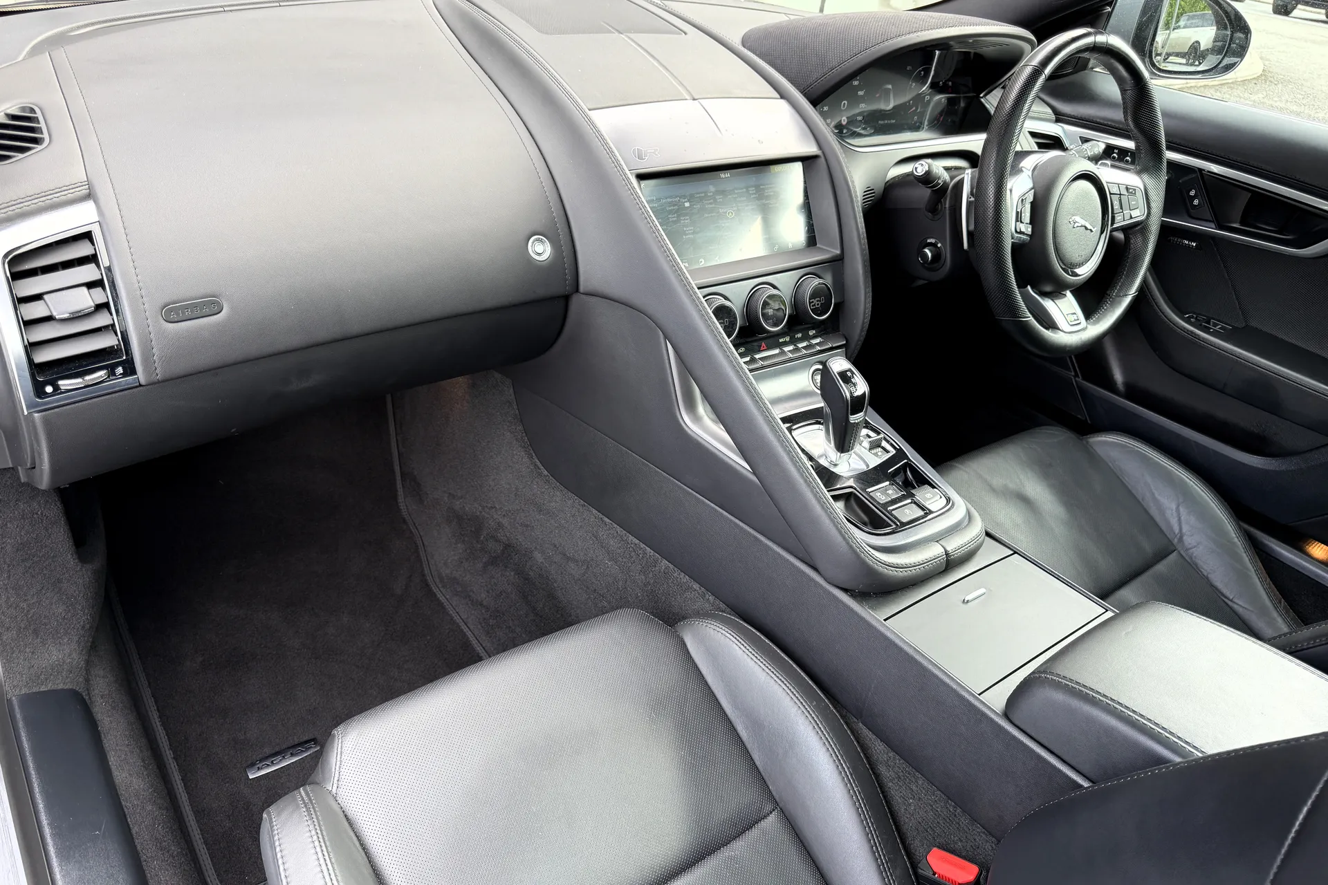 Jaguar F-TYPE thumbnail image number 21