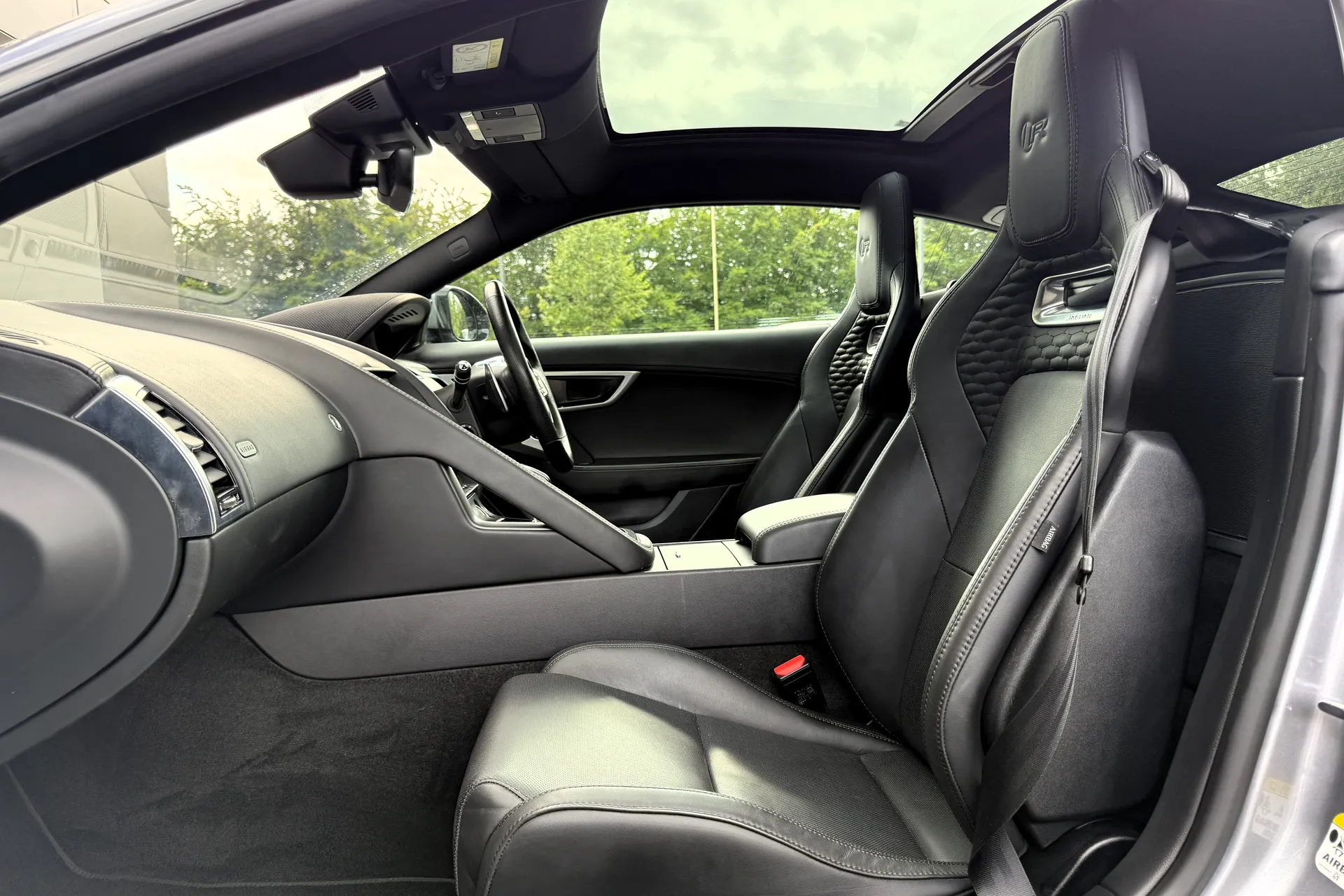 Jaguar F-TYPE thumbnail image number 22