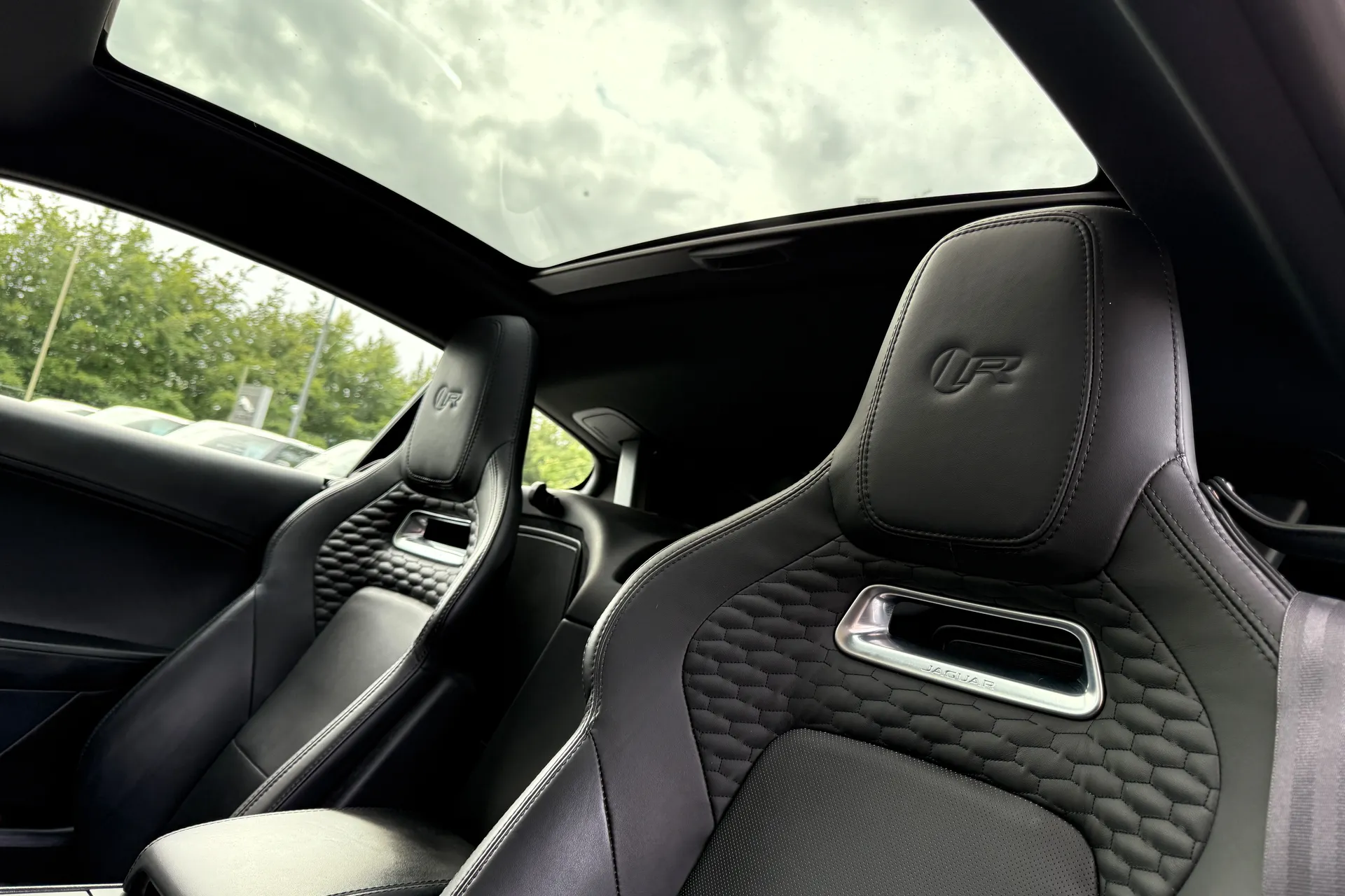 Jaguar F-TYPE thumbnail image number 3