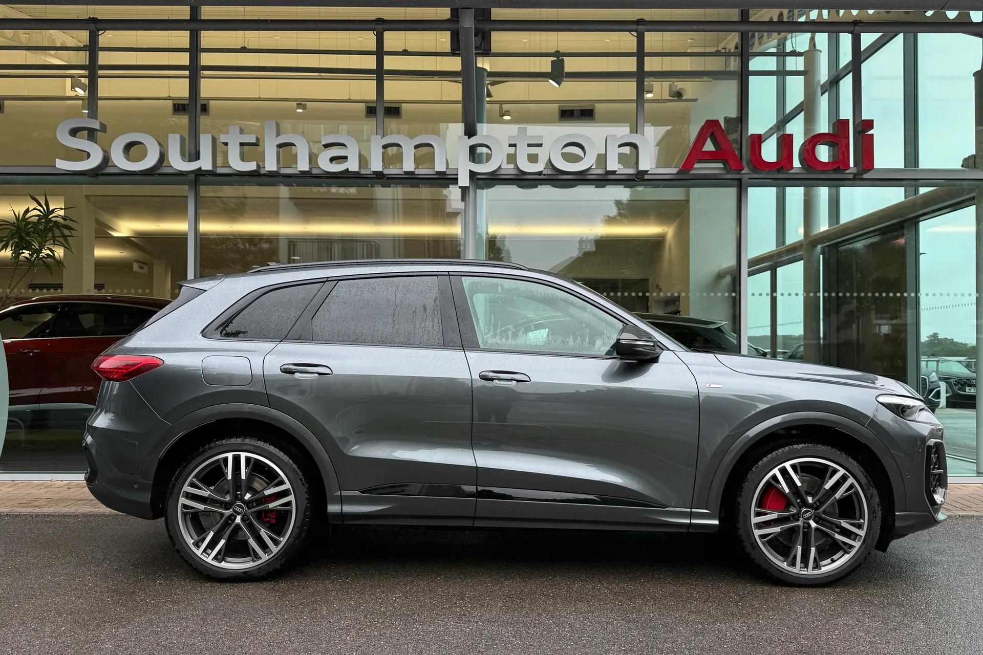 Audi Q5 thumbnail image number 2