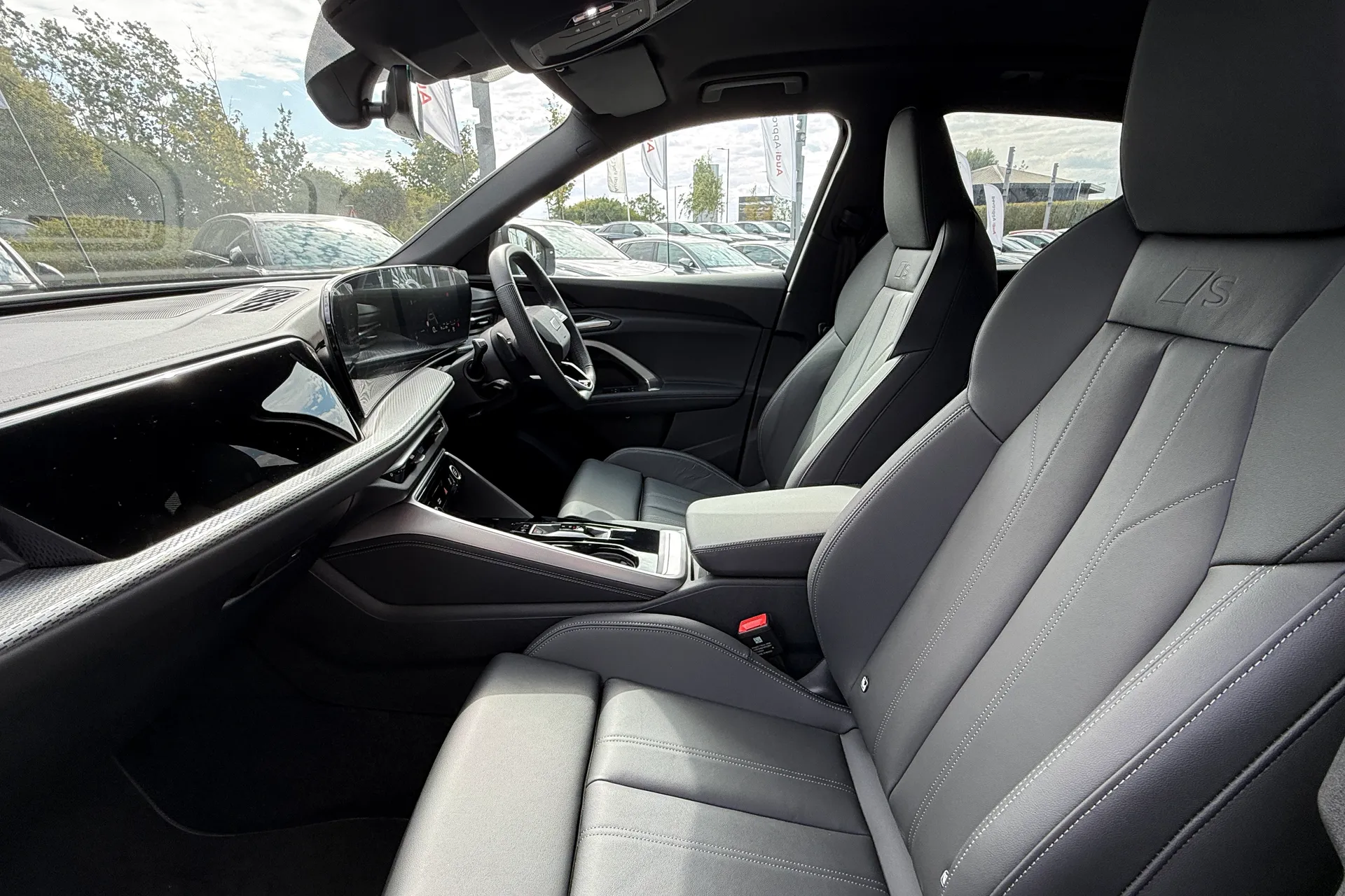Audi Q5 thumbnail image number 36