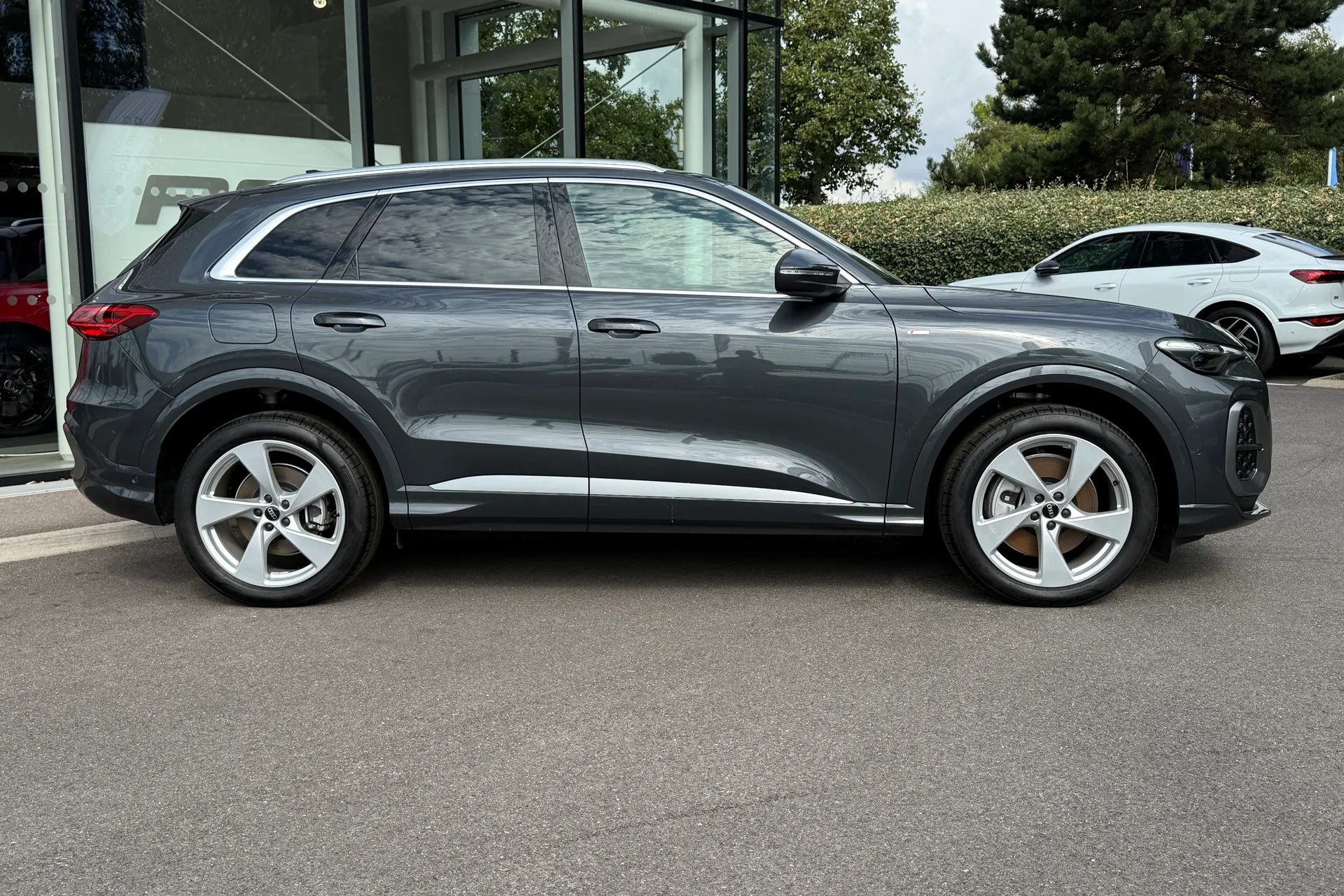 Audi Q5 thumbnail image number 2
