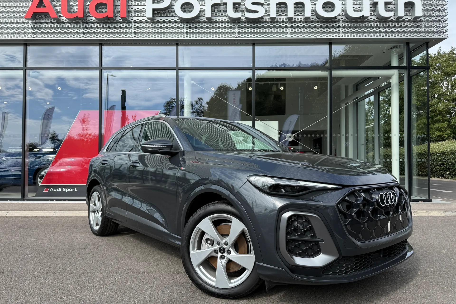 Audi Q5 focused image