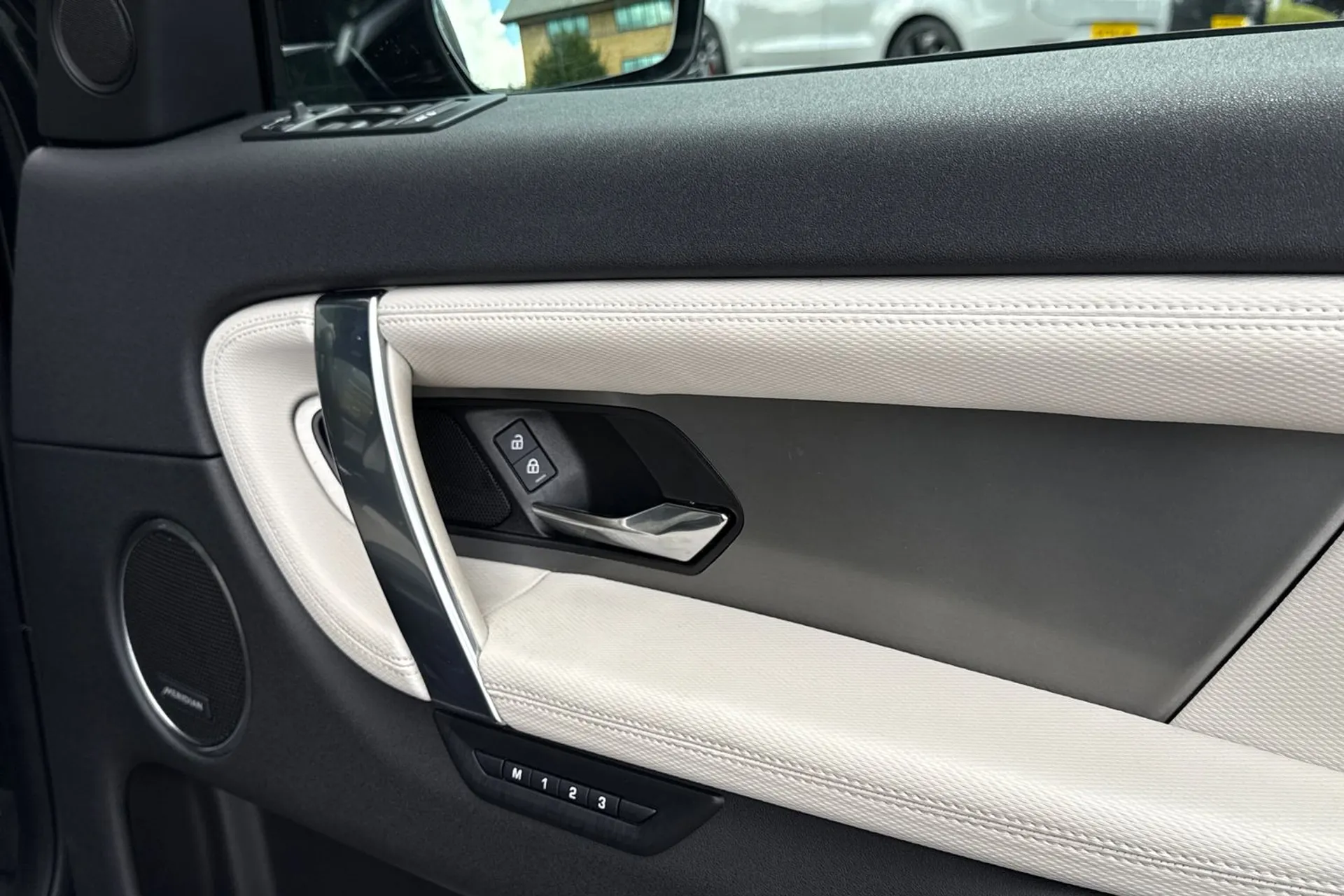 LAND ROVER DISCOVERY SPORT thumbnail image number 47