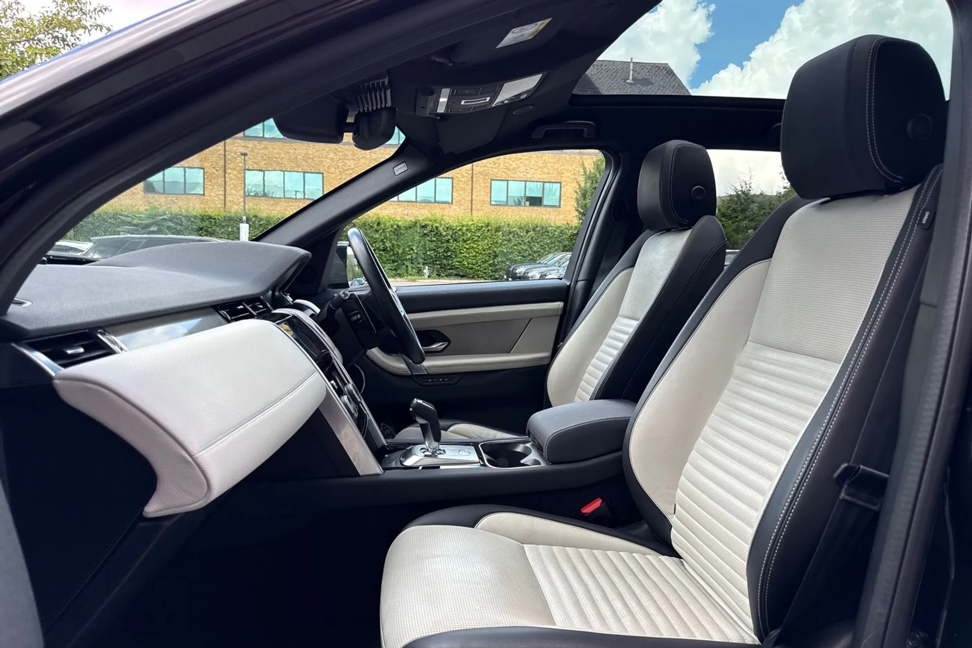 LAND ROVER DISCOVERY SPORT thumbnail image number 43