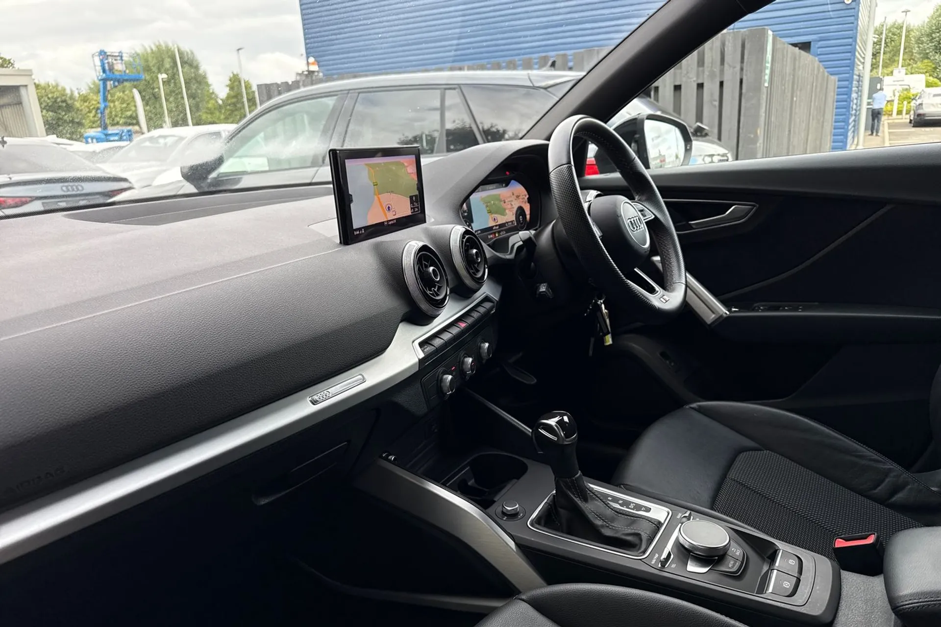 Audi Q2 thumbnail image number 28