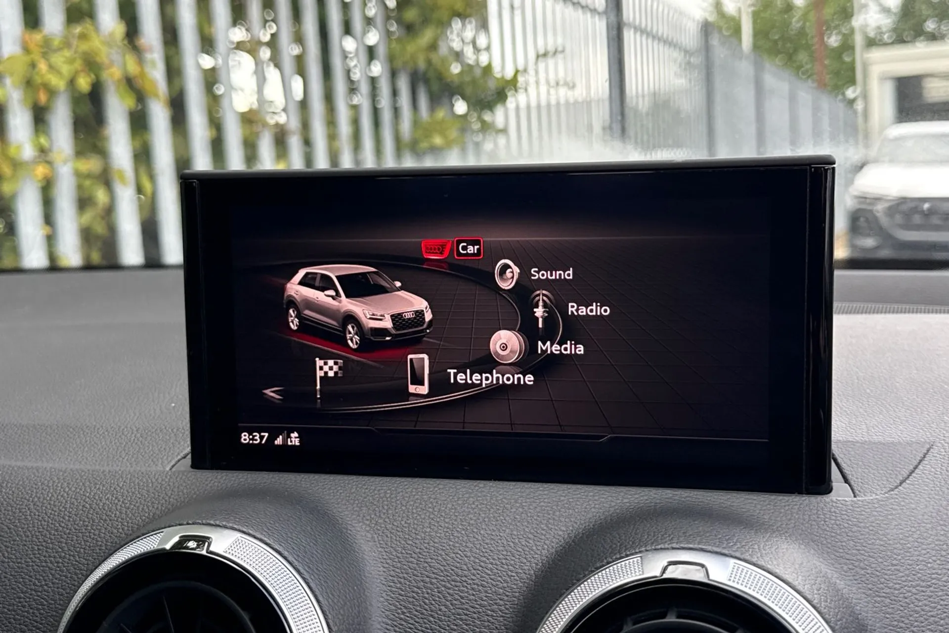 Audi Q2 thumbnail image number 22