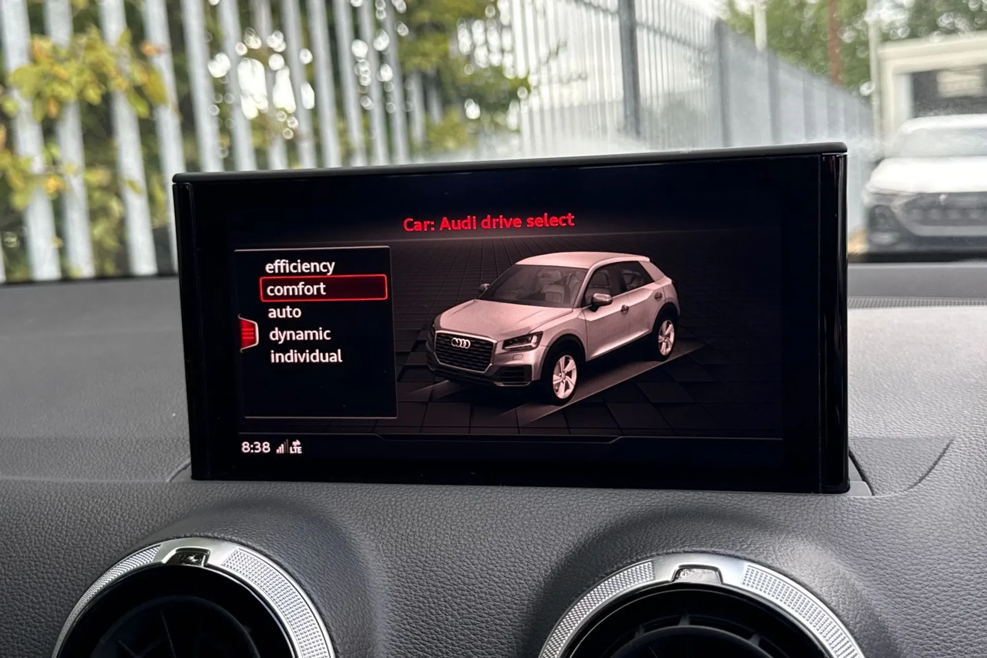 Audi Q2 thumbnail image number 26