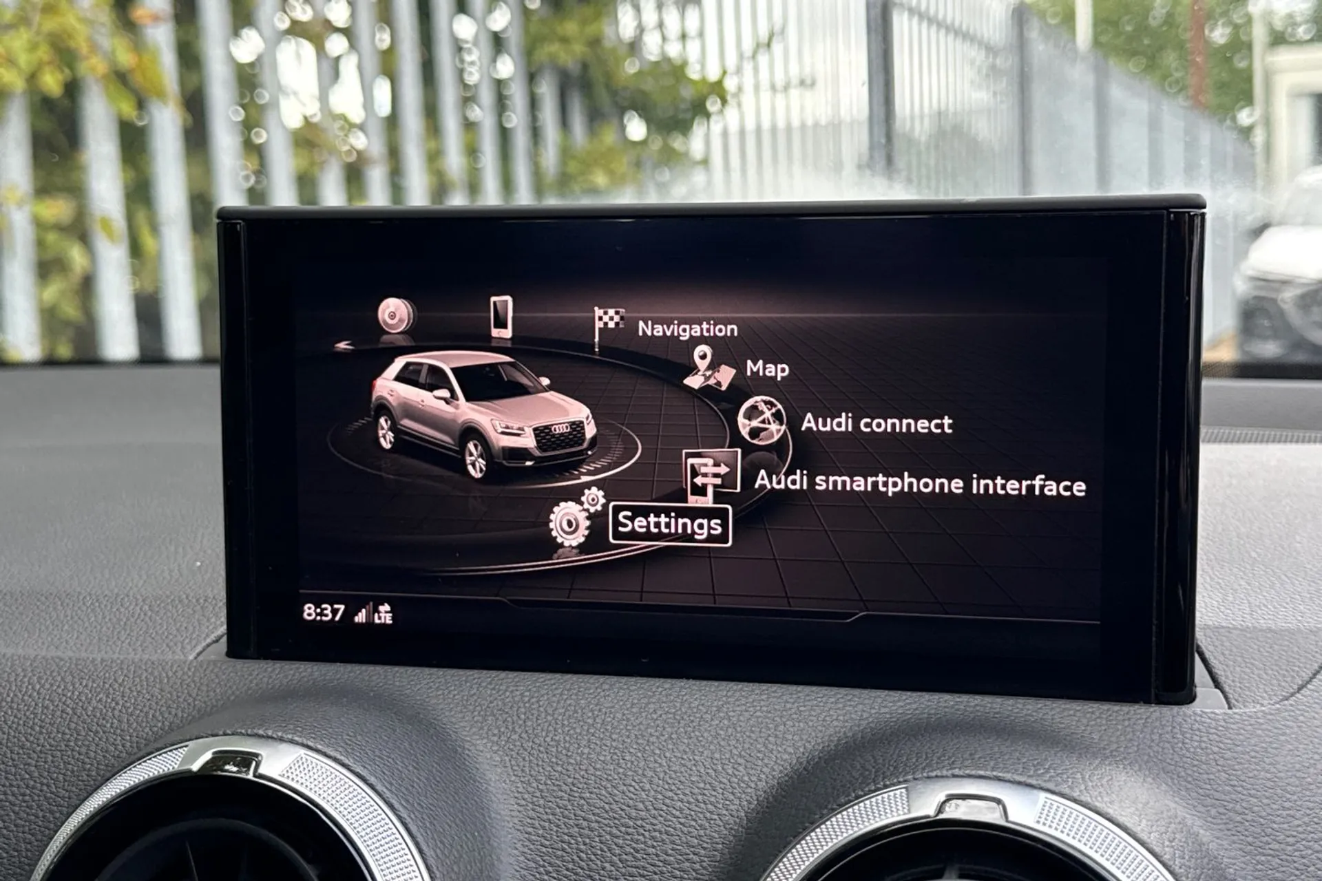 Audi Q2 thumbnail image number 24