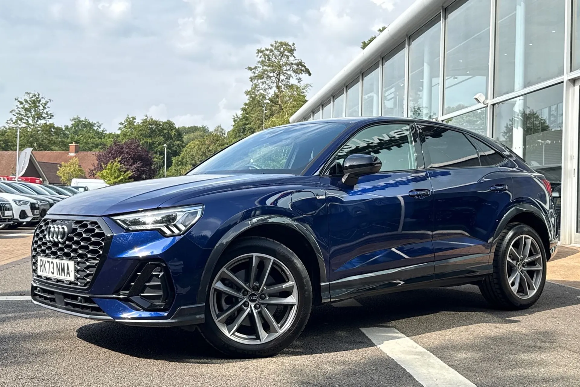 Audi Q3 thumbnail image number 10
