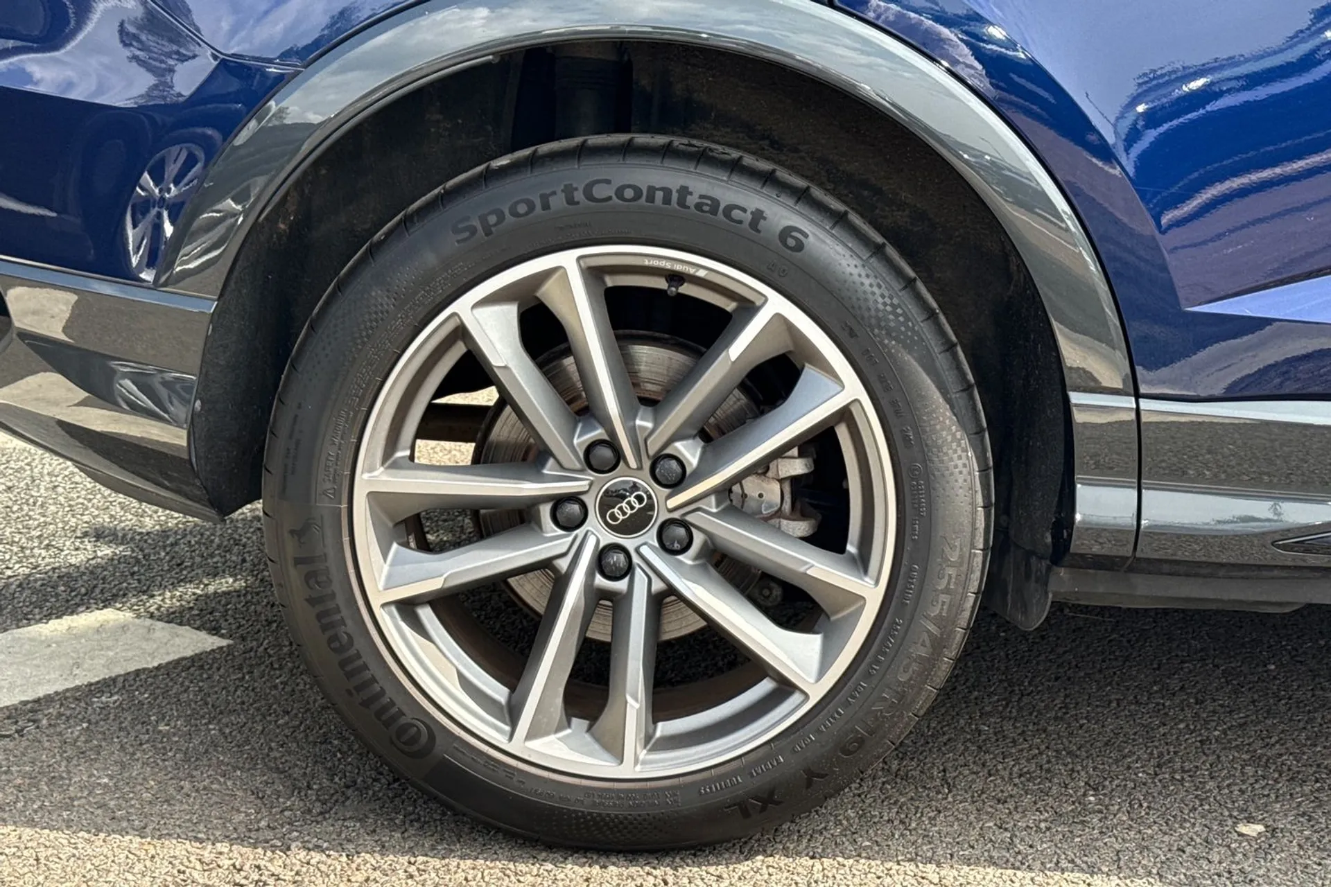Audi Q3 thumbnail image number 12