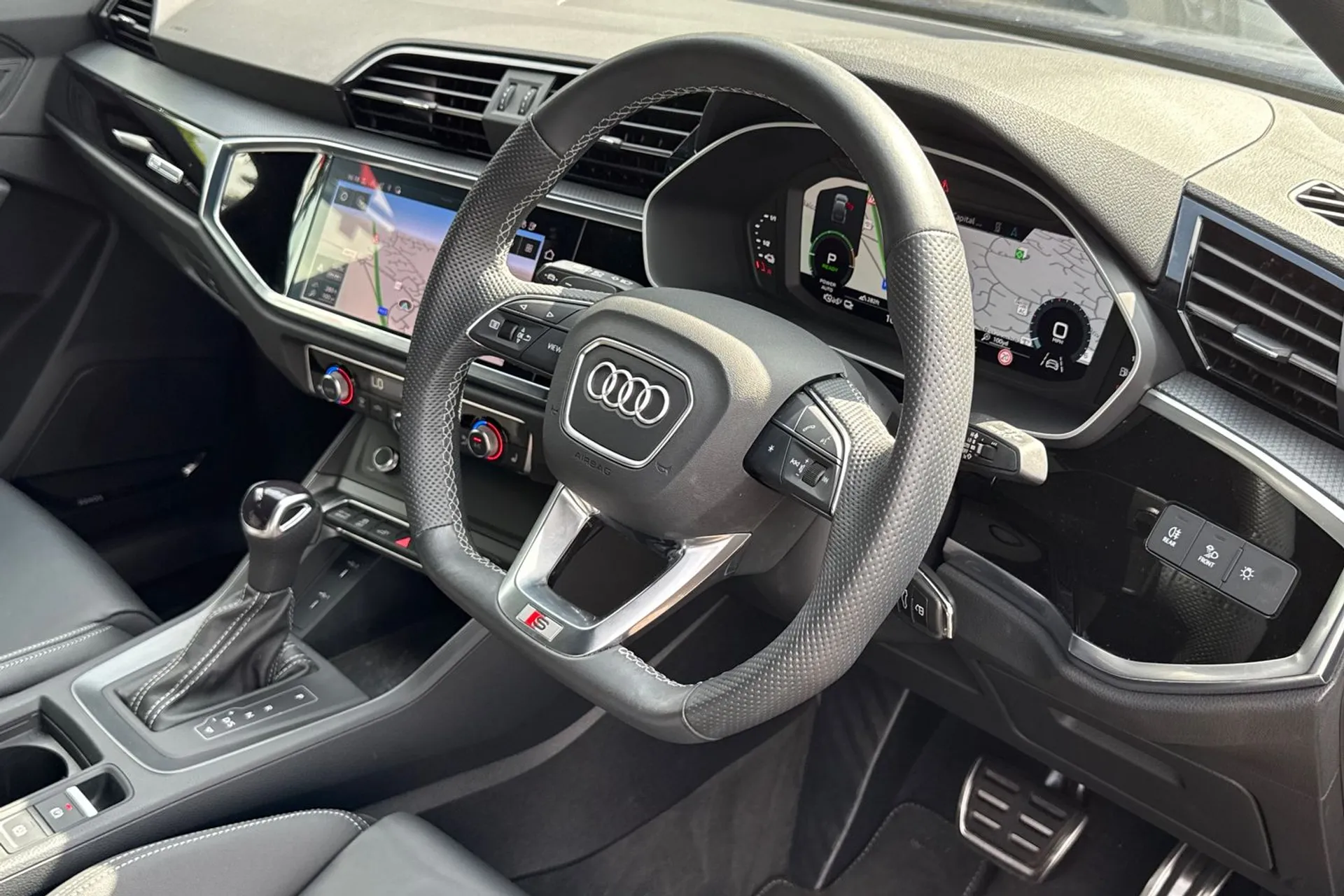 Audi Q3 thumbnail image number 25