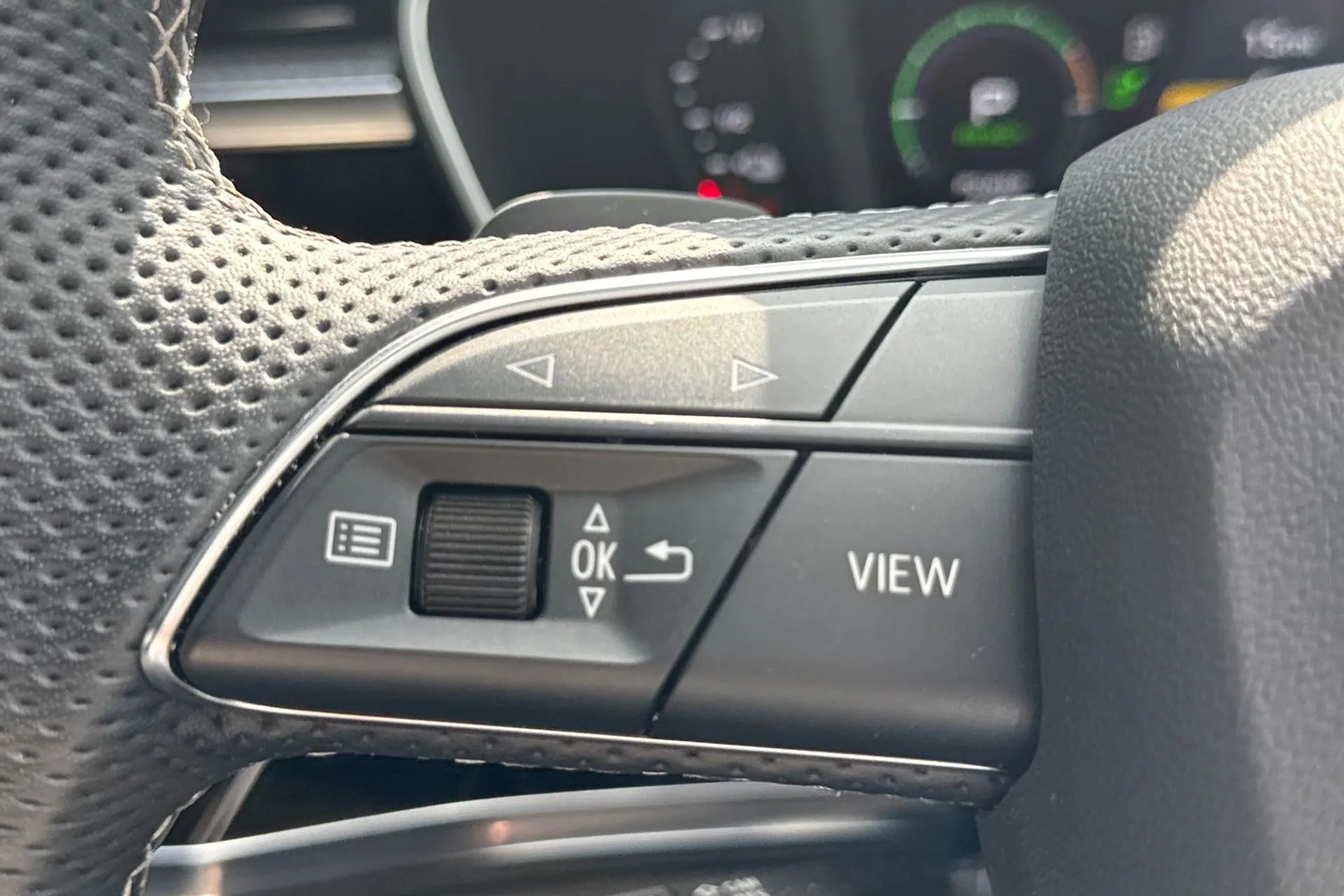 Audi Q3 thumbnail image number 36