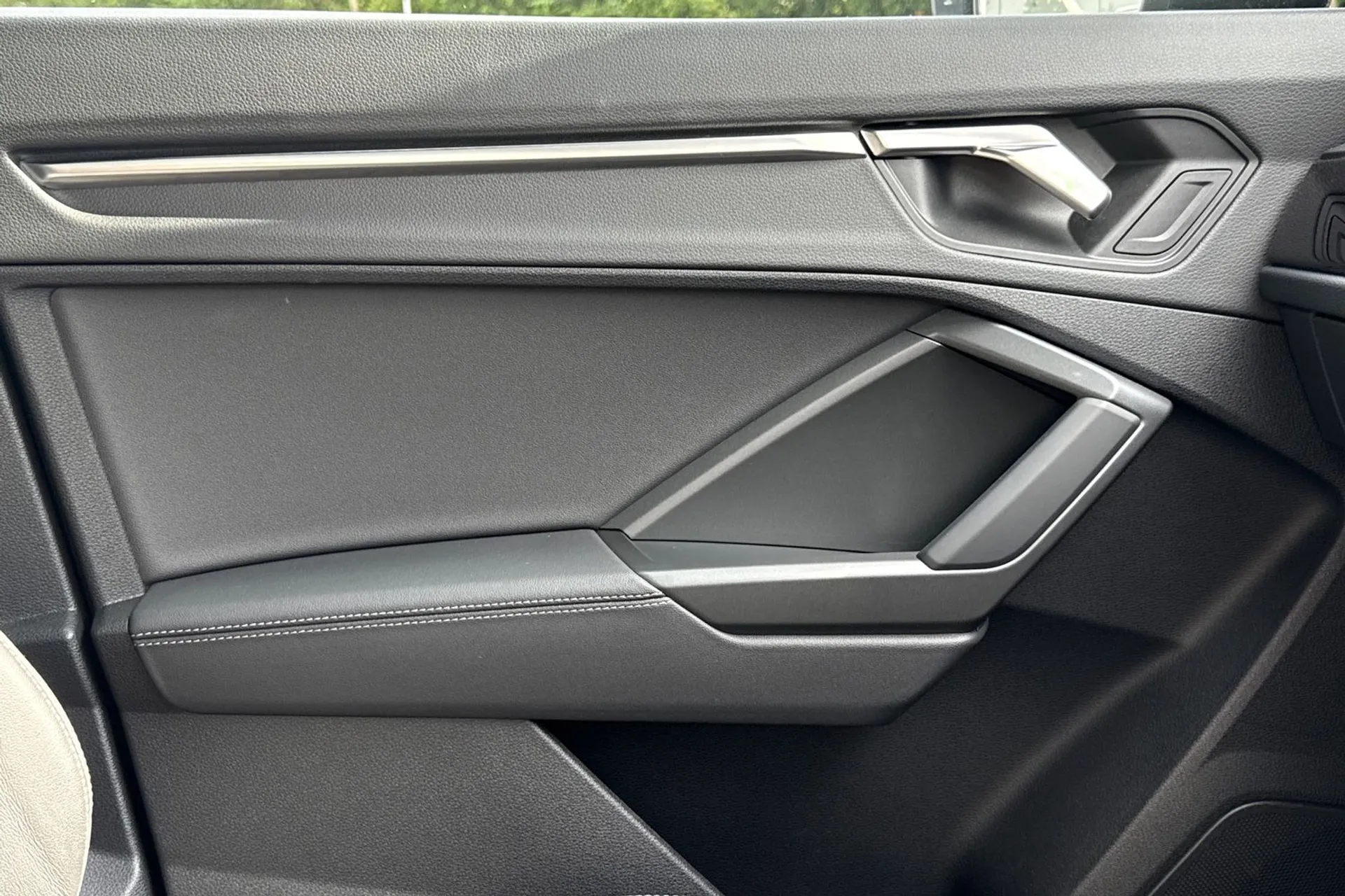 Audi Q3 thumbnail image number 39