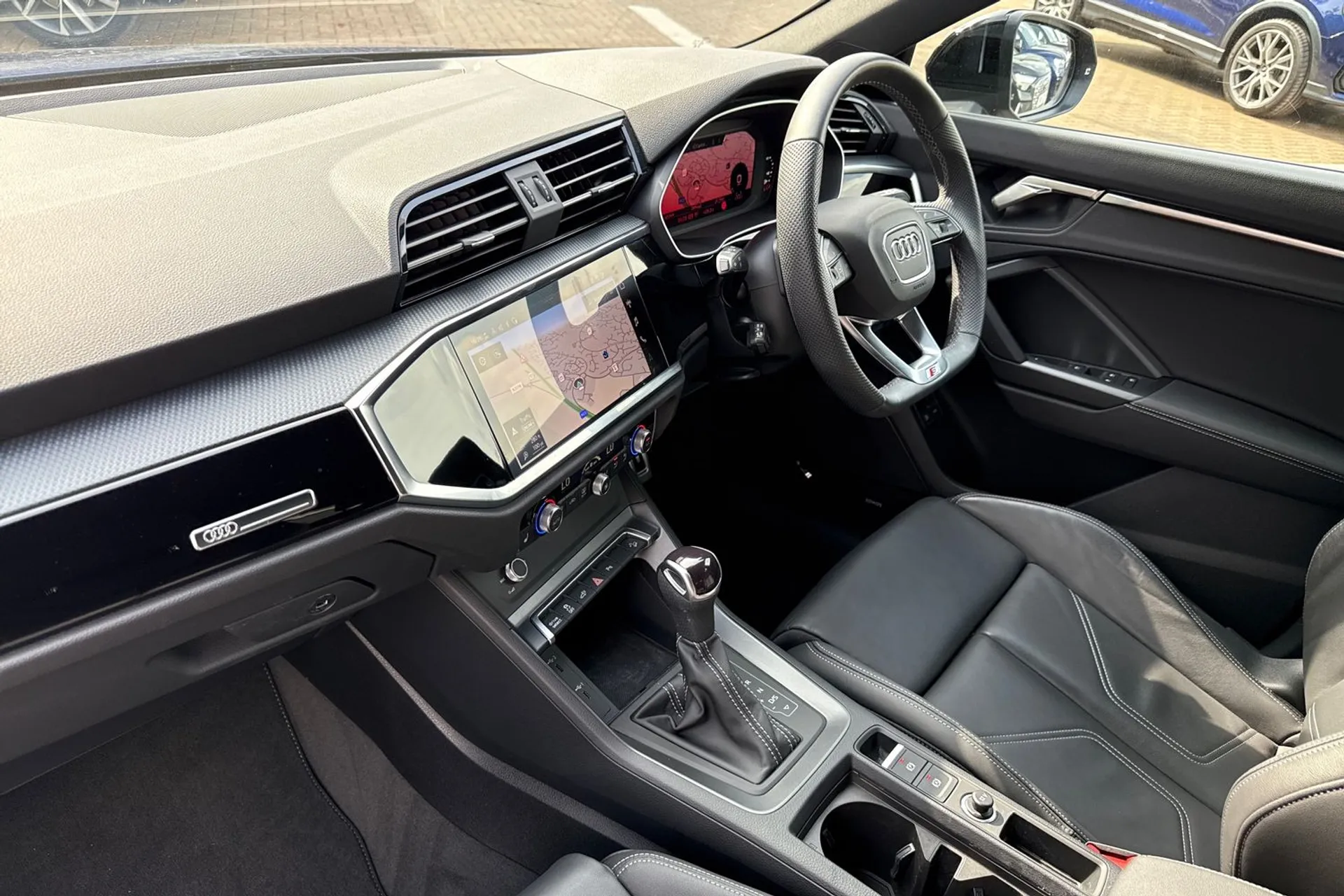 Audi Q3 thumbnail image number 26