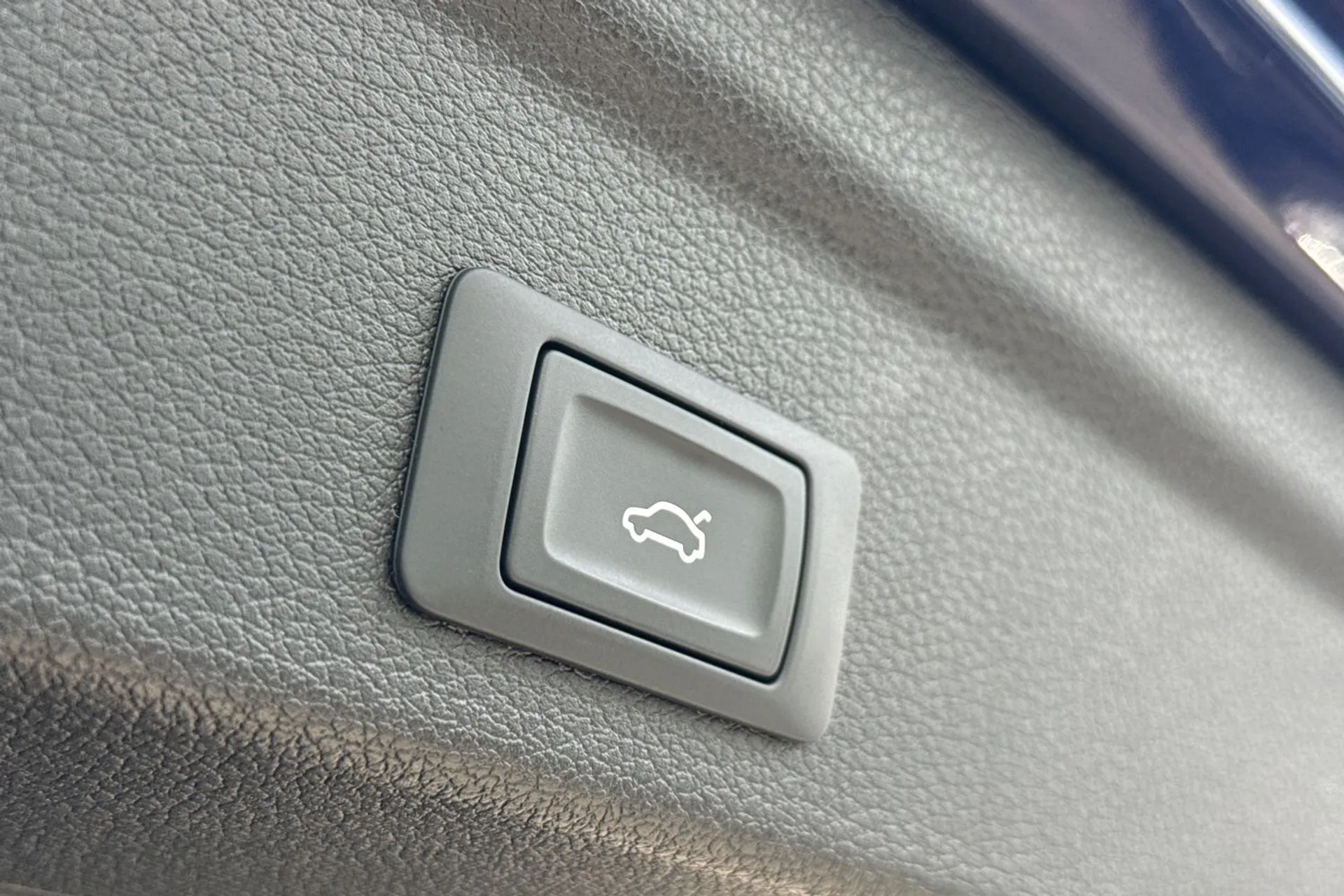 Audi Q3 thumbnail image number 19
