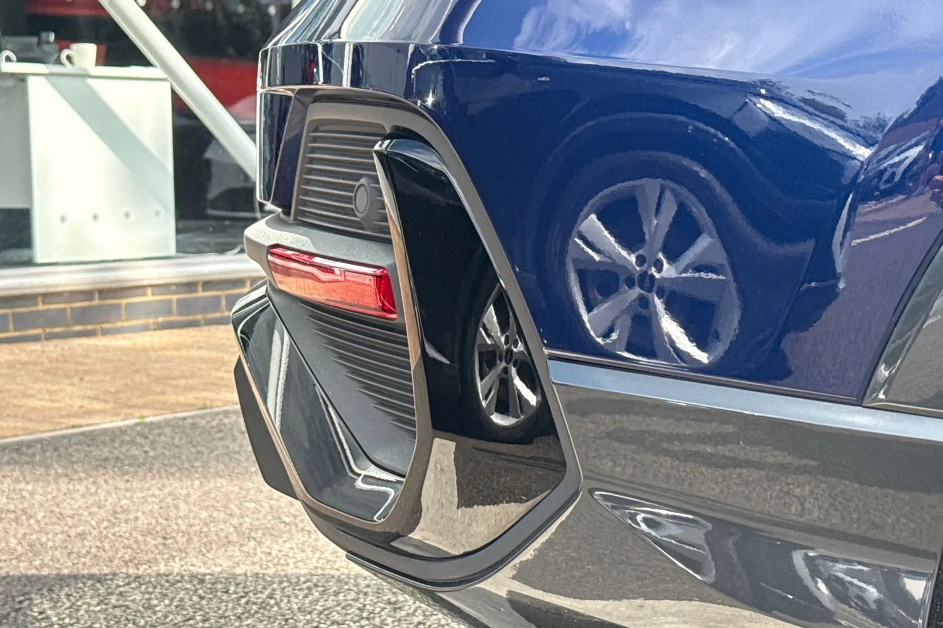 Audi Q3 thumbnail image number 16
