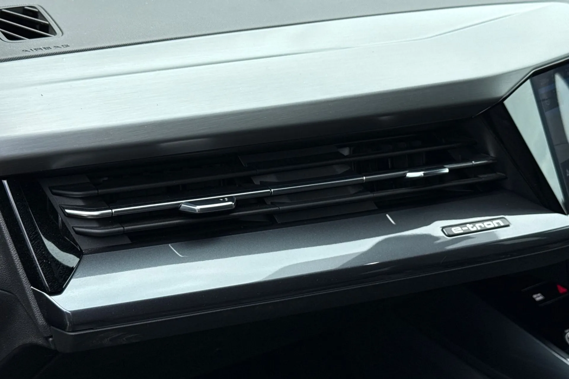 Audi Q4 thumbnail image number 20