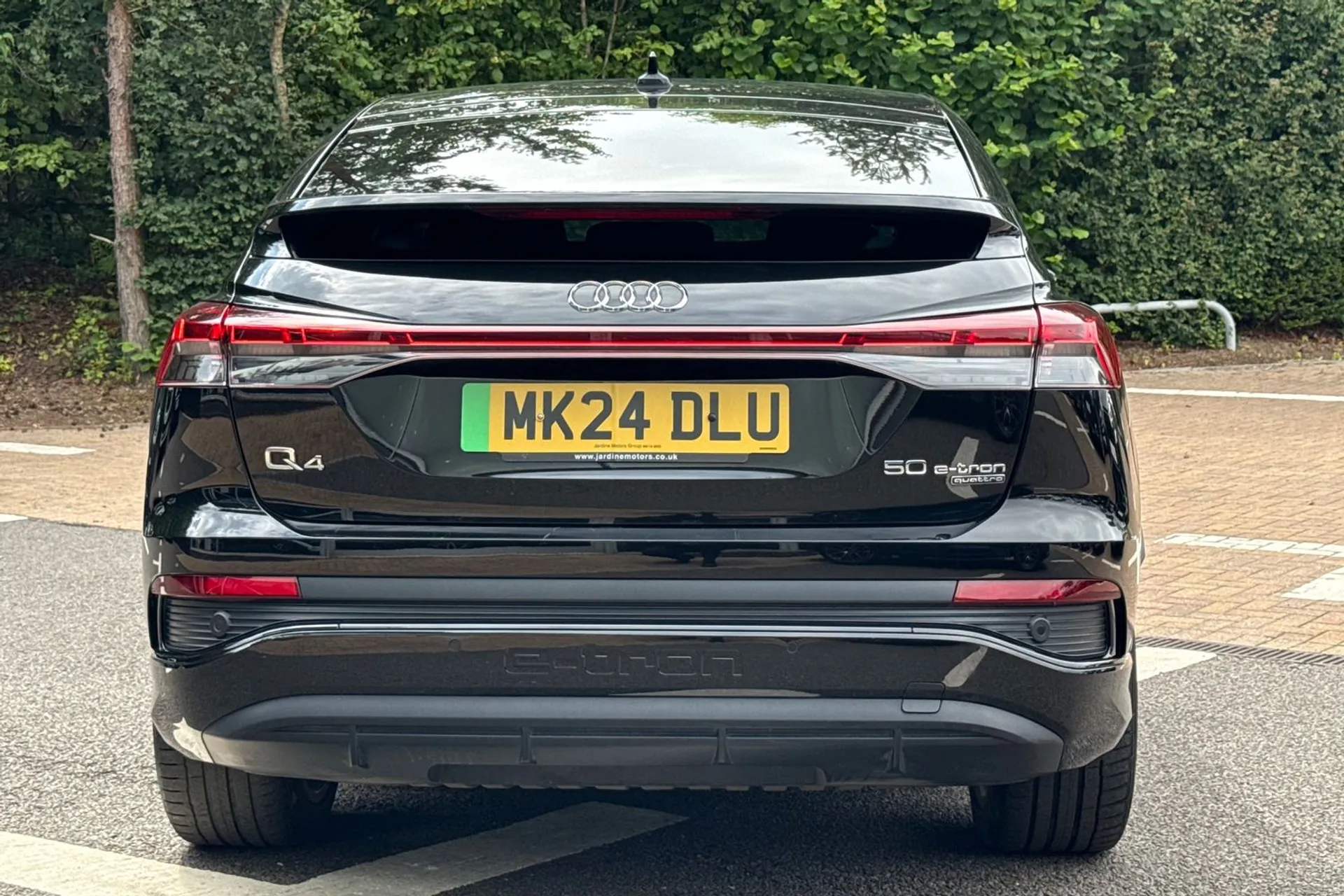 Audi Q4 thumbnail image number 8