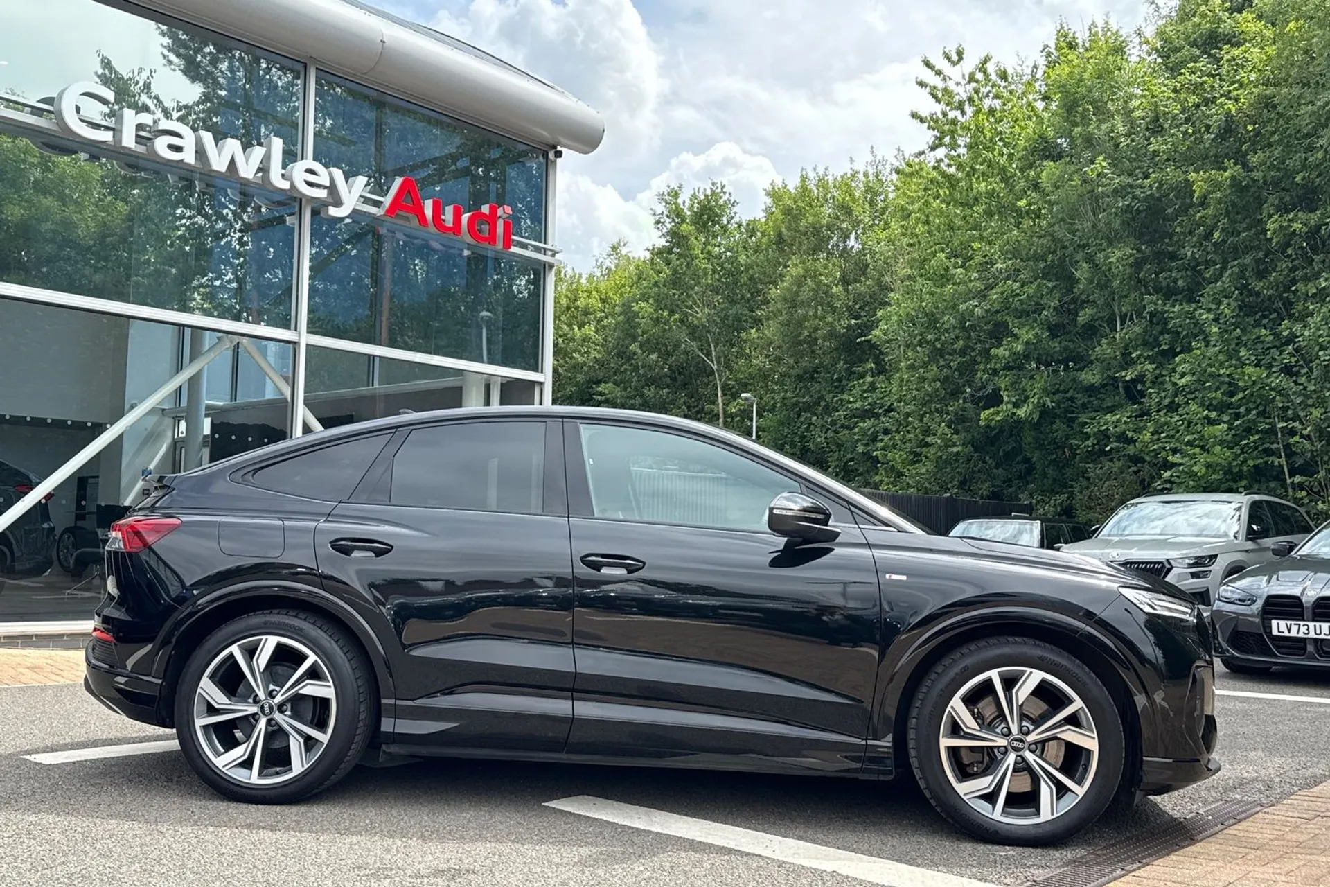 Audi Q4 thumbnail image number 2