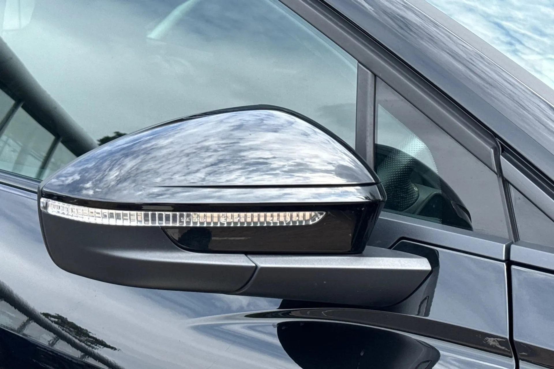 Audi Q4 thumbnail image number 50